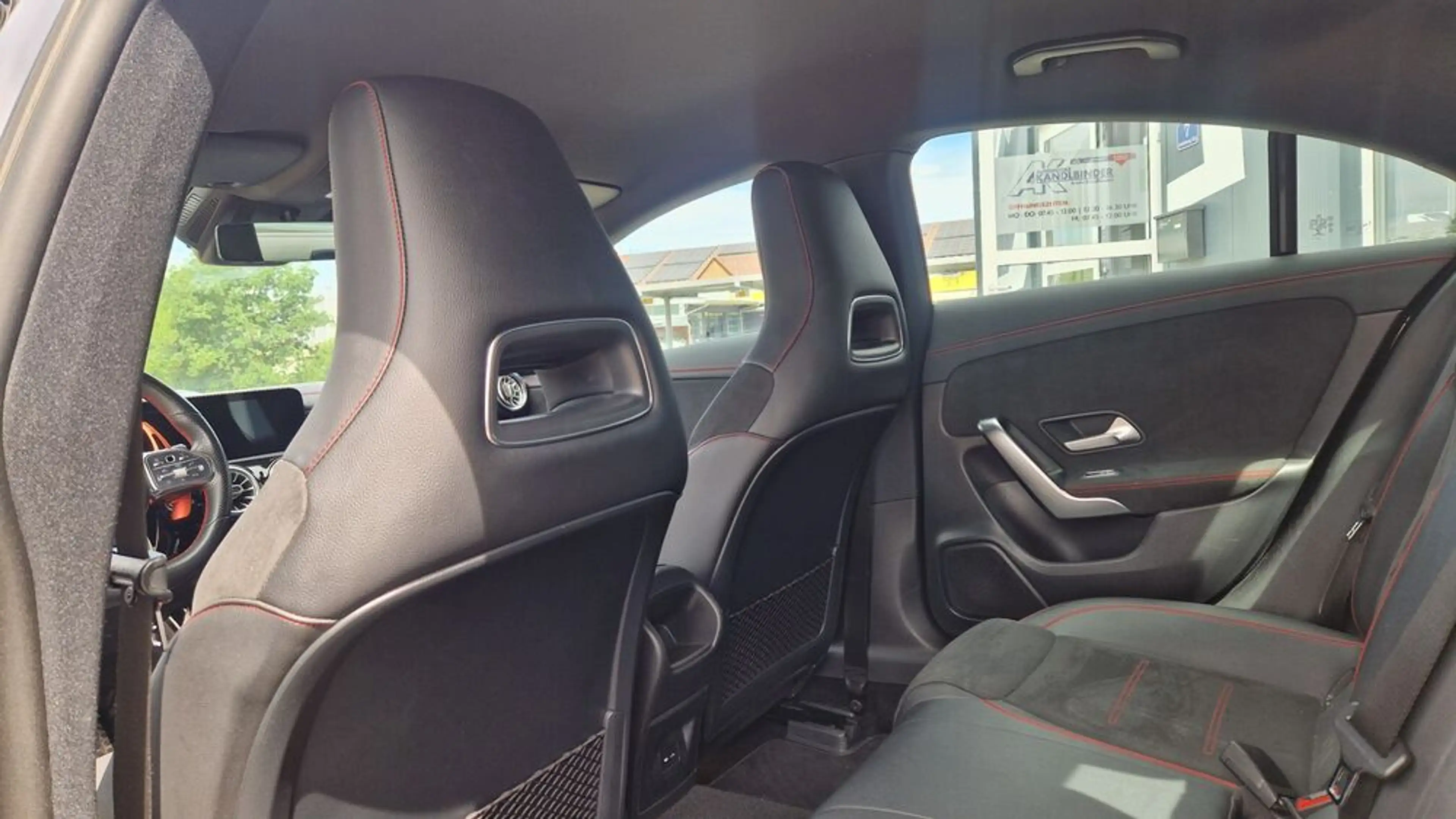 Mercedes-Benz CLA 200 d AMG-Line — photo 12