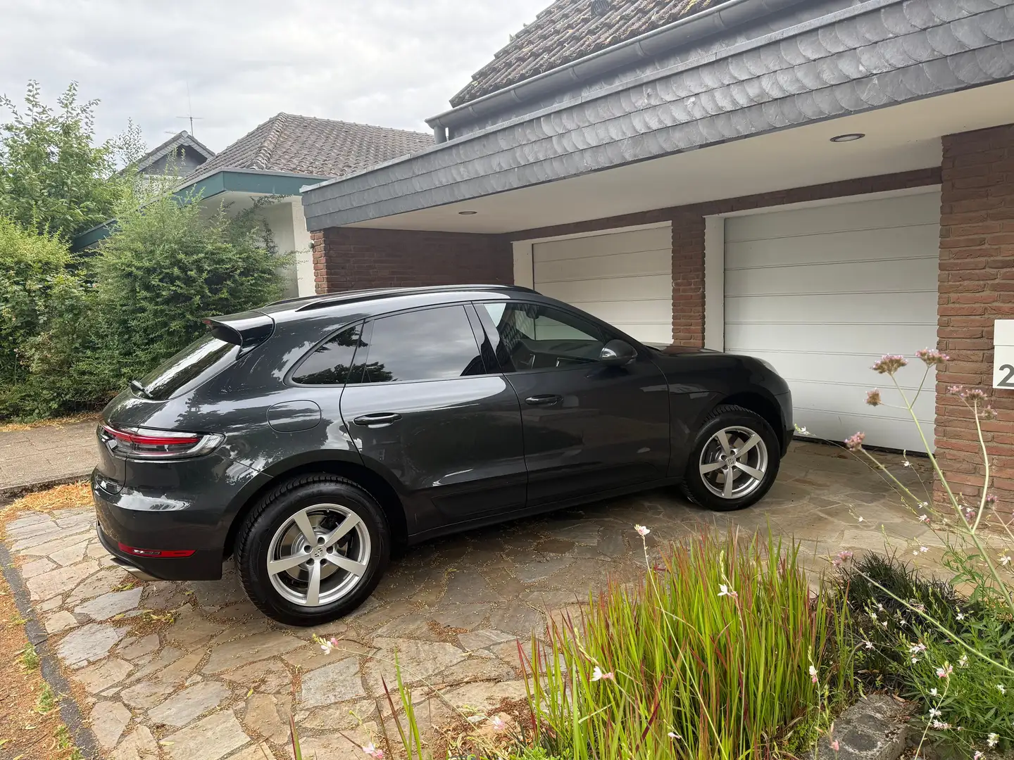Porsche Macan PDK Grau - 2
