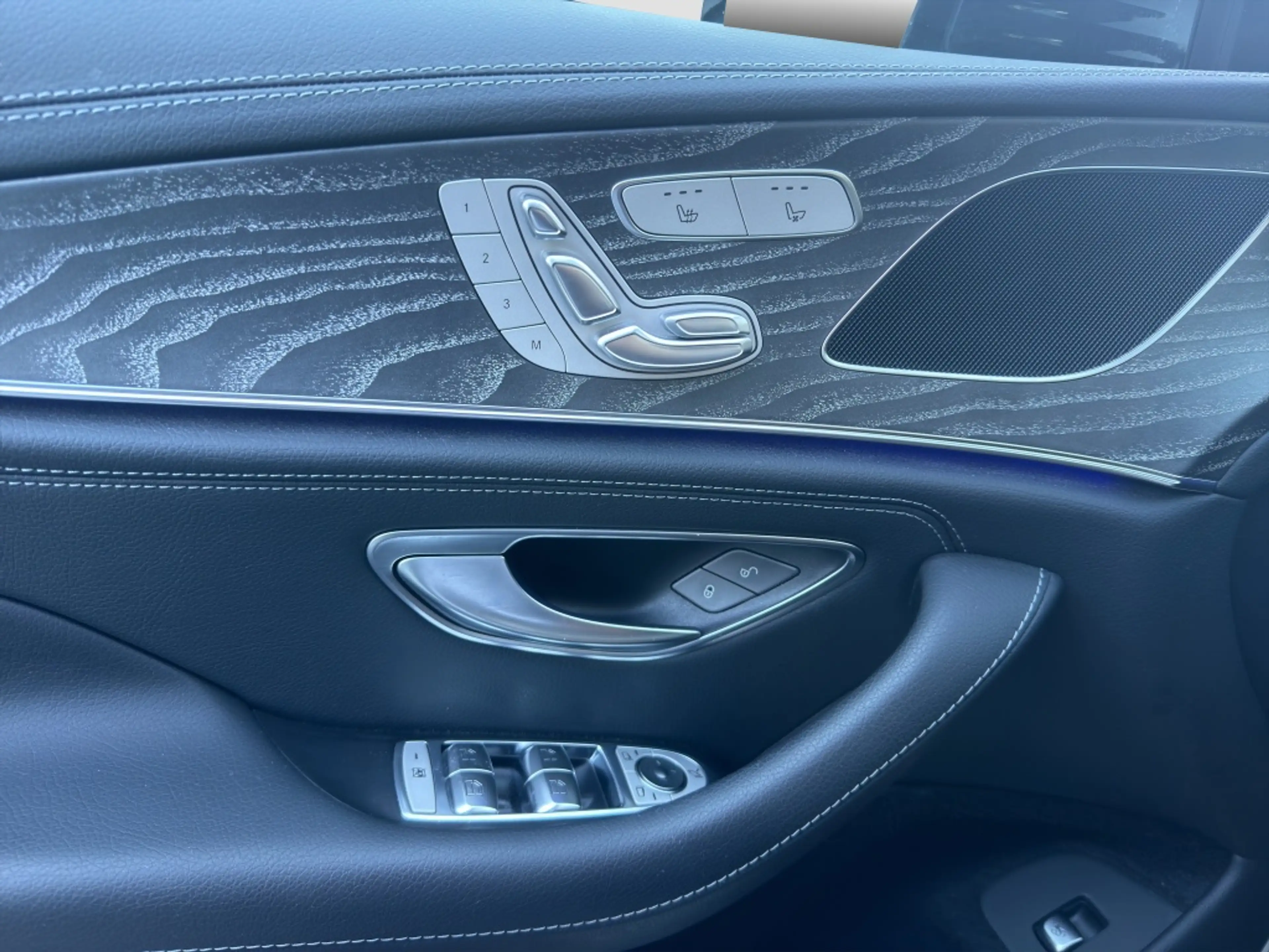 Mercedes-Benz CLS 400 d 4MATIC AMG LIne*NightPaket*MULTIBEAM — photo 12
