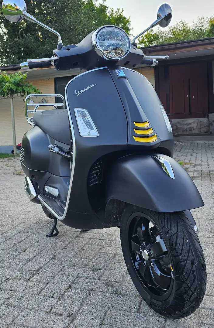 Vespa GTS Super Tech 300 Noir - 2