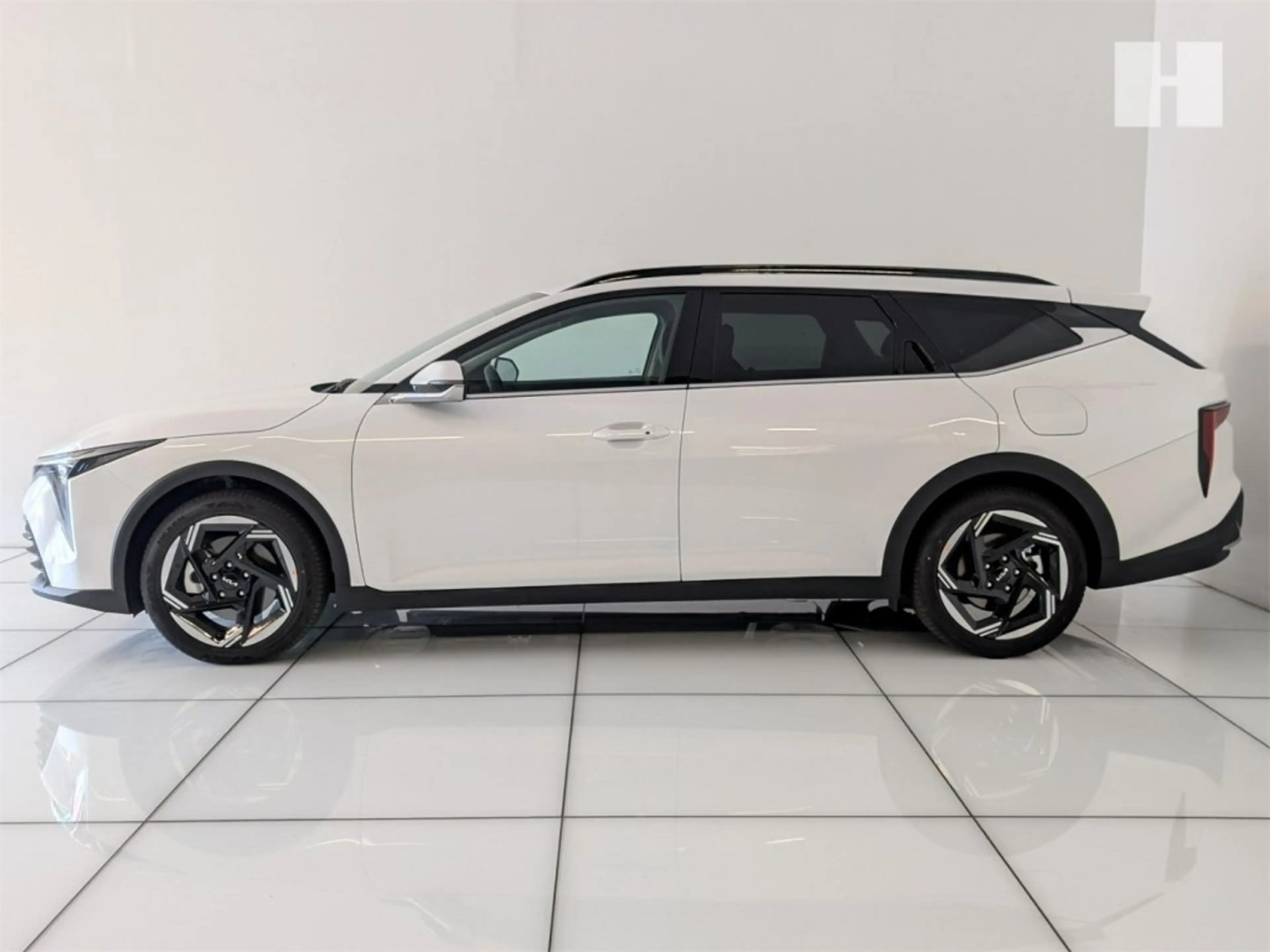 Kia K4 WGN/GOLD/1.0 TGDI /MT6 48V/115/MY26 — photo 4