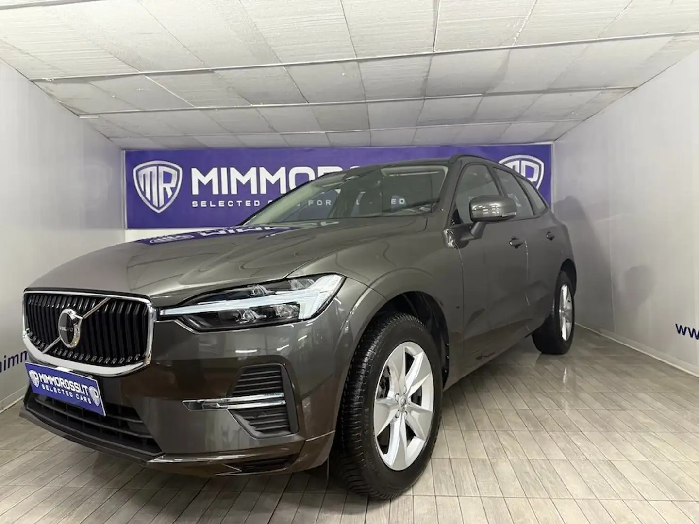 Volvo XC60 2.0 Momentum awd Ibrid Auto OFFERTA SPECIALE!!! Grigio - 2