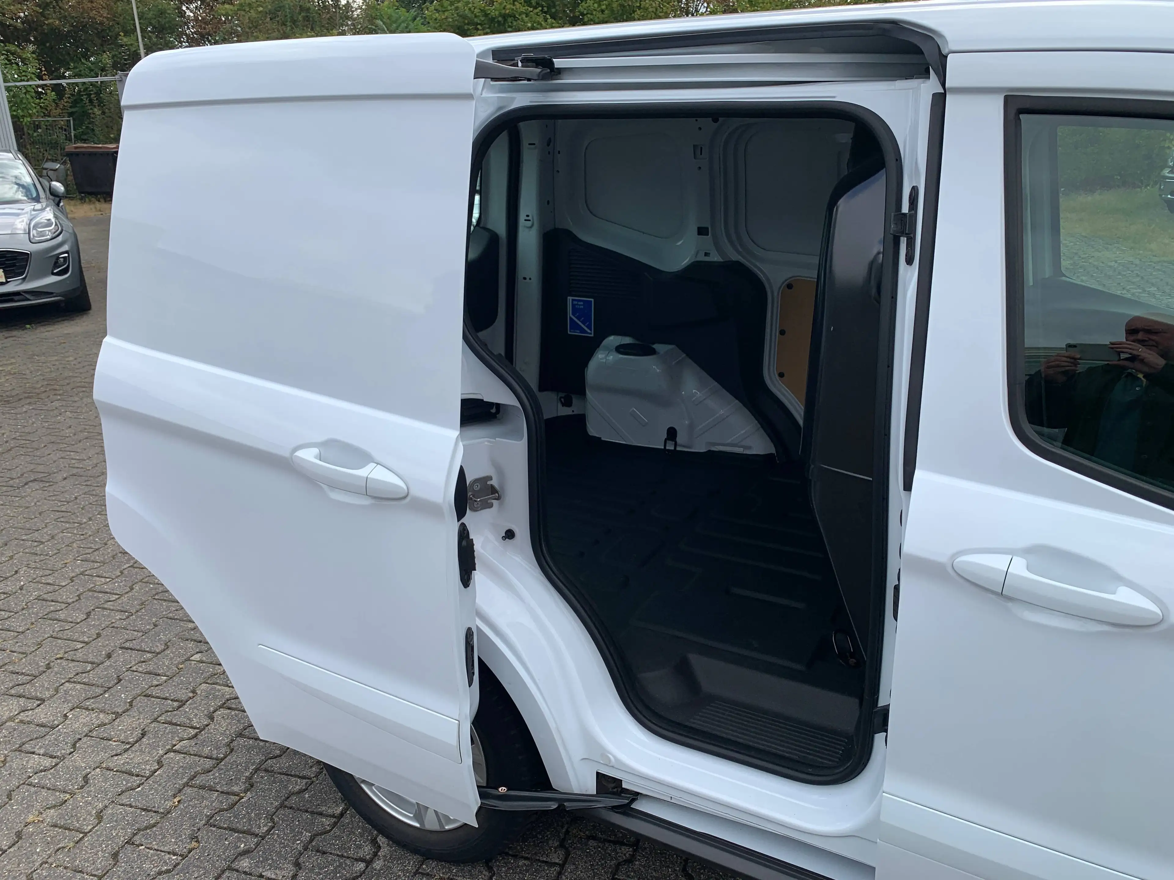 Ford Transit Courier Limited 74 KW Benziner-Navi-SHZG-Klima-PDC v+h-ALU-DAB-Telefonie-Tempomat-55 Tkm — photo 8