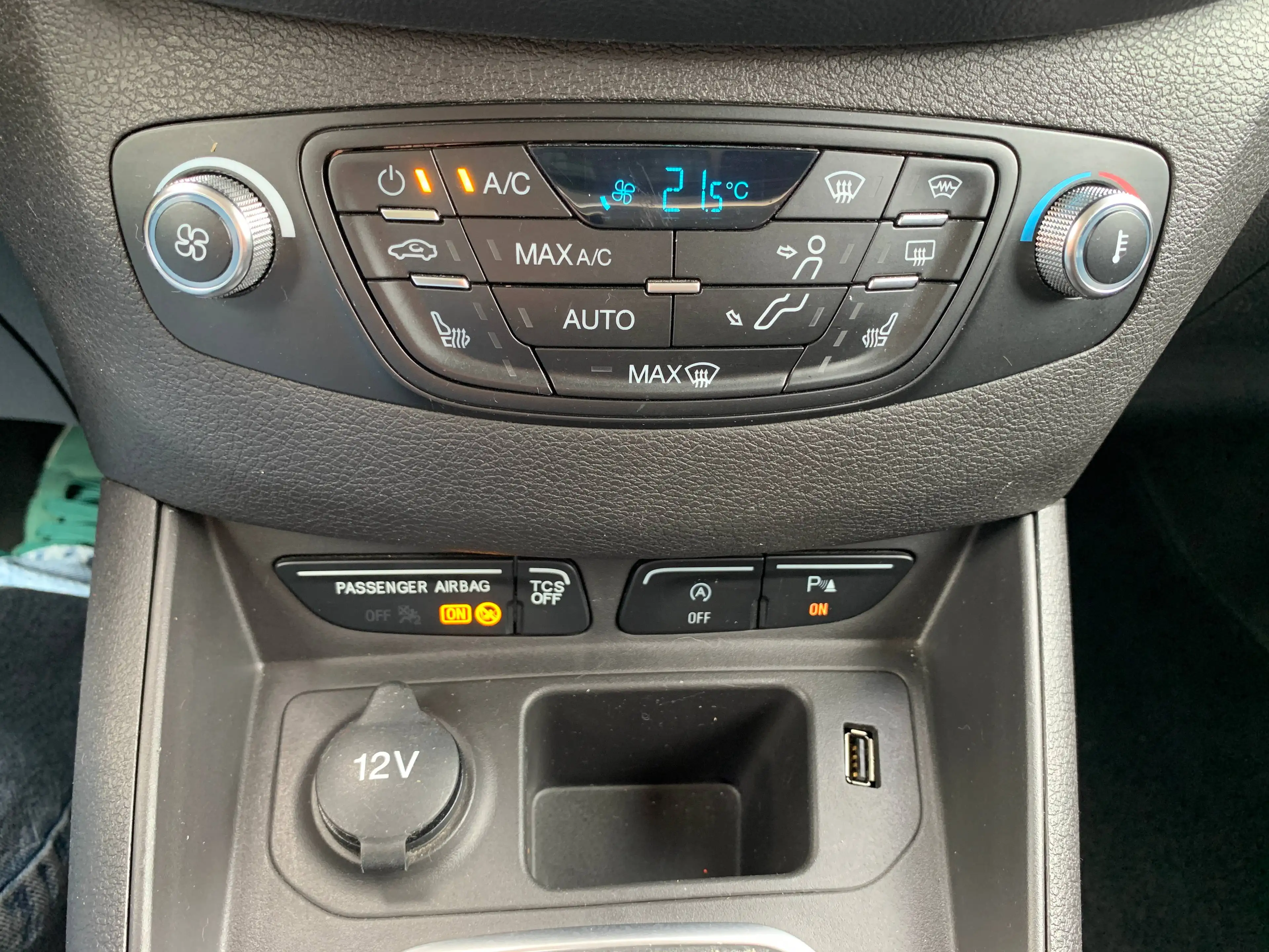 Ford Transit Courier Limited 74 KW Benziner-Navi-SHZG-Klima-PDC v+h-ALU-DAB-Telefonie-Tempomat-55 Tkm — photo 13