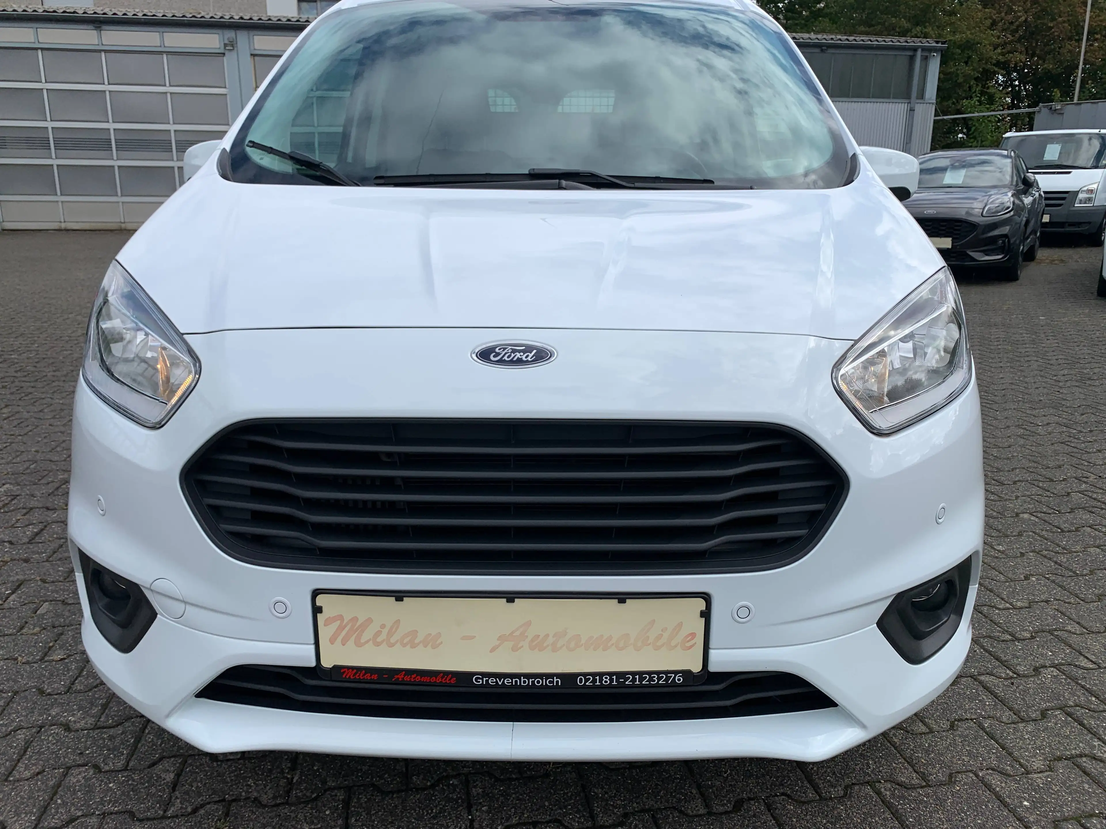 Ford Transit Courier Limited 74 KW Benziner-Navi-SHZG-Klima-PDC v+h-ALU-DAB-Telefonie-Tempomat-55 Tkm — photo 2