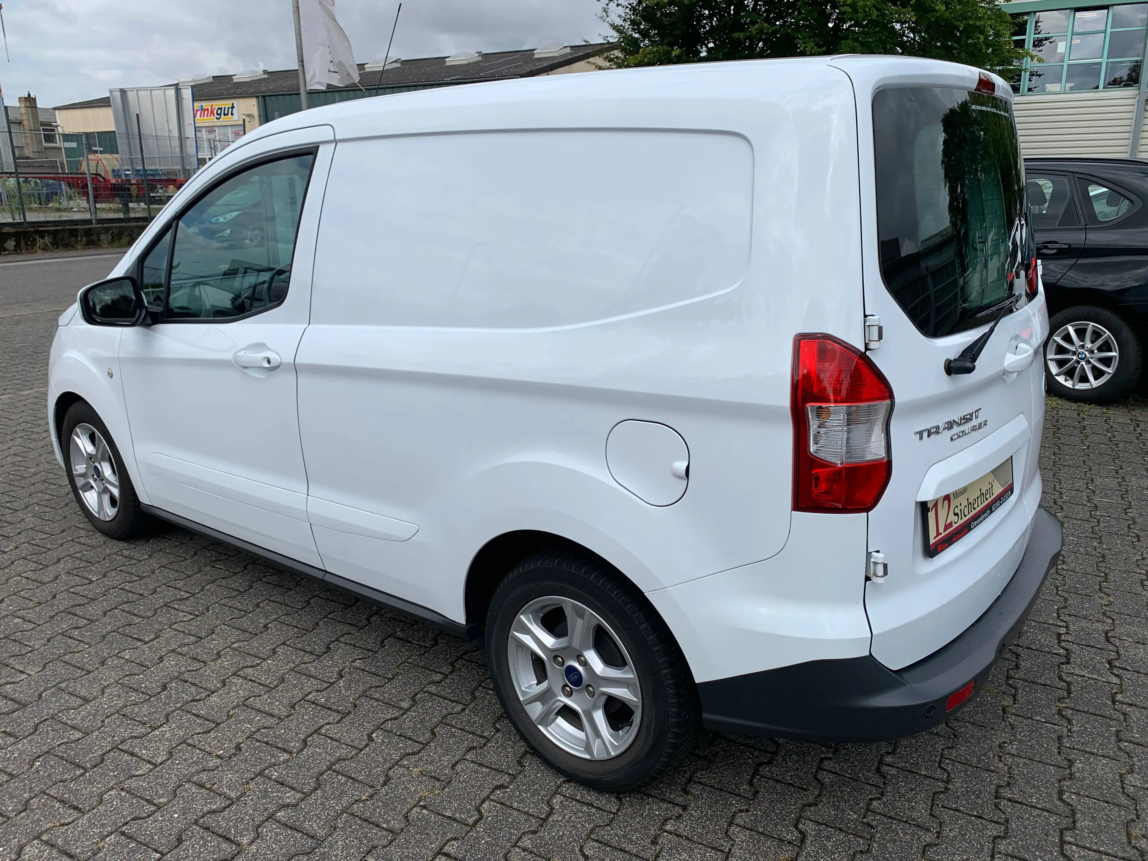 Ford Transit Courier Limited 74 KW Benziner-Navi-SHZG-Klima-PDC v+h-ALU-DAB-Telefonie-Tempomat-55 Tkm — photo 4