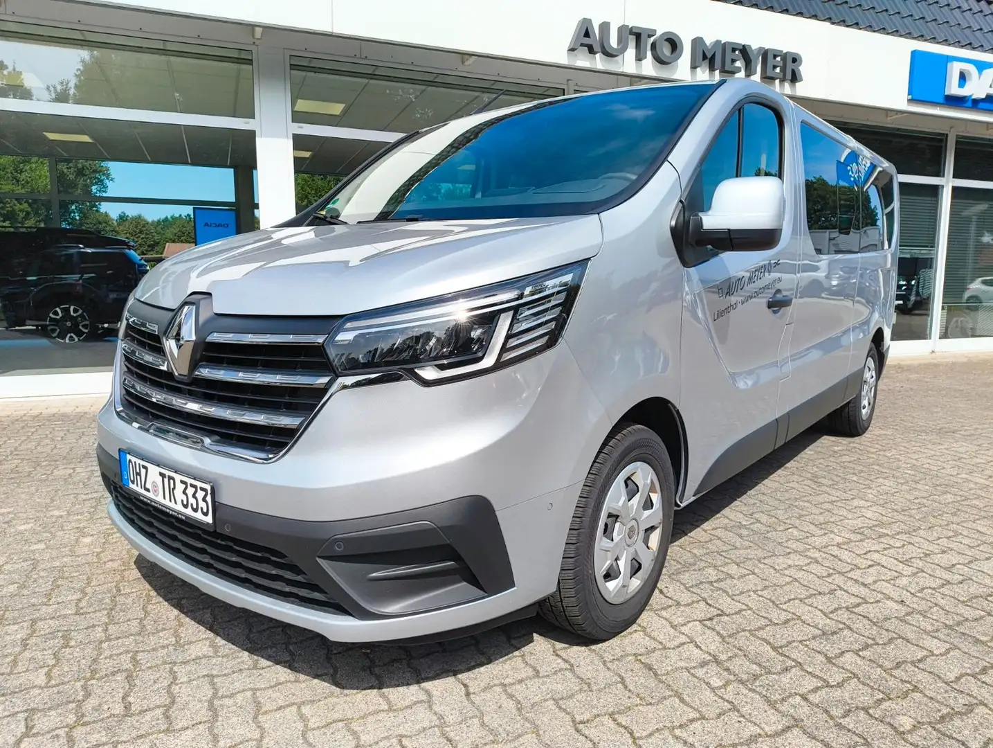 Renault Trafic Combi L2 8-Sitzer PDC/Kamera/GJR/LED/AHK Grau - 1