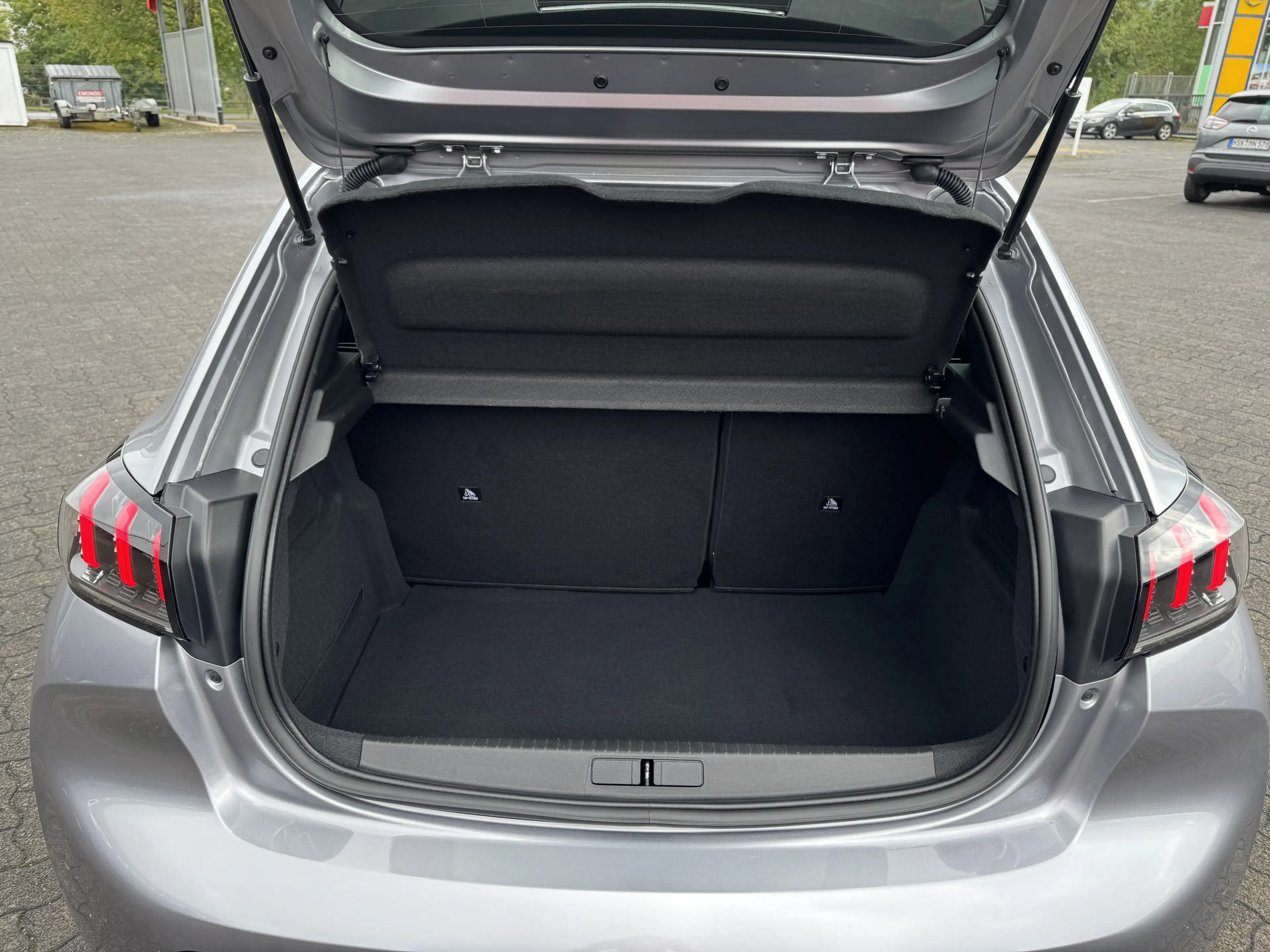 Peugeot e-208 GT Pack 136PS | Sitzheizung | Glasdach — photo 10