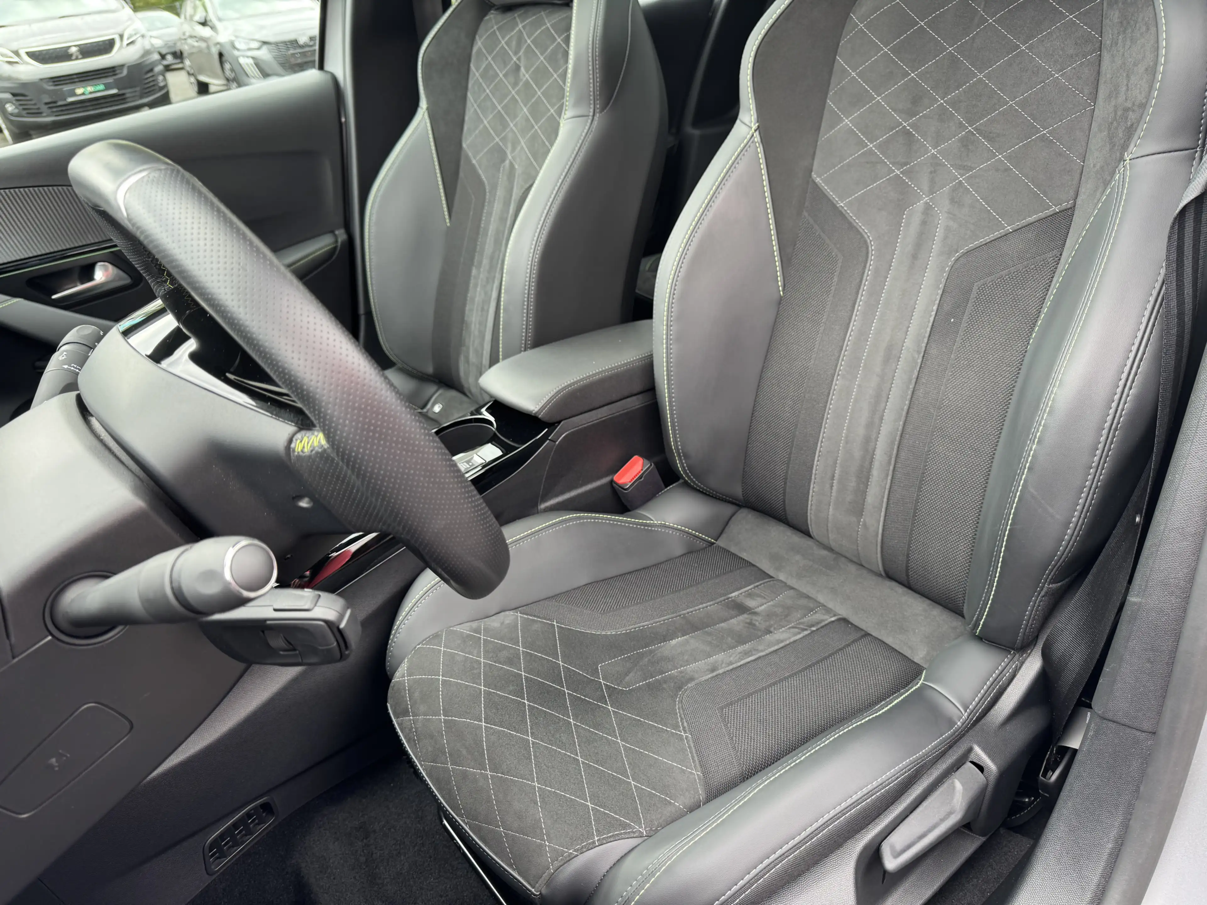Peugeot e-208 GT Pack 136PS | Sitzheizung | Glasdach — photo 14