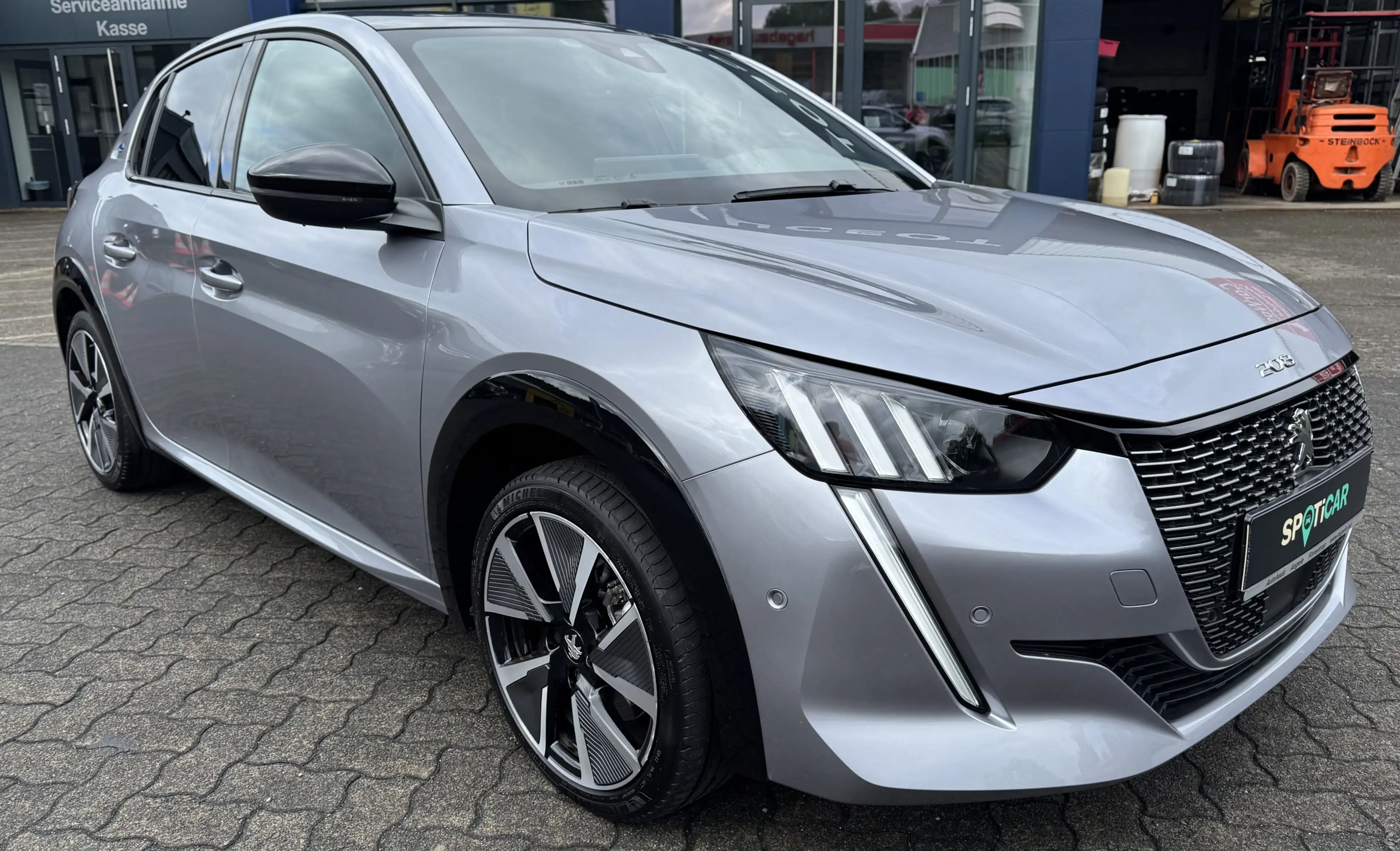 Peugeot e-208 GT Pack 136PS | Sitzheizung | Glasdach — photo 4