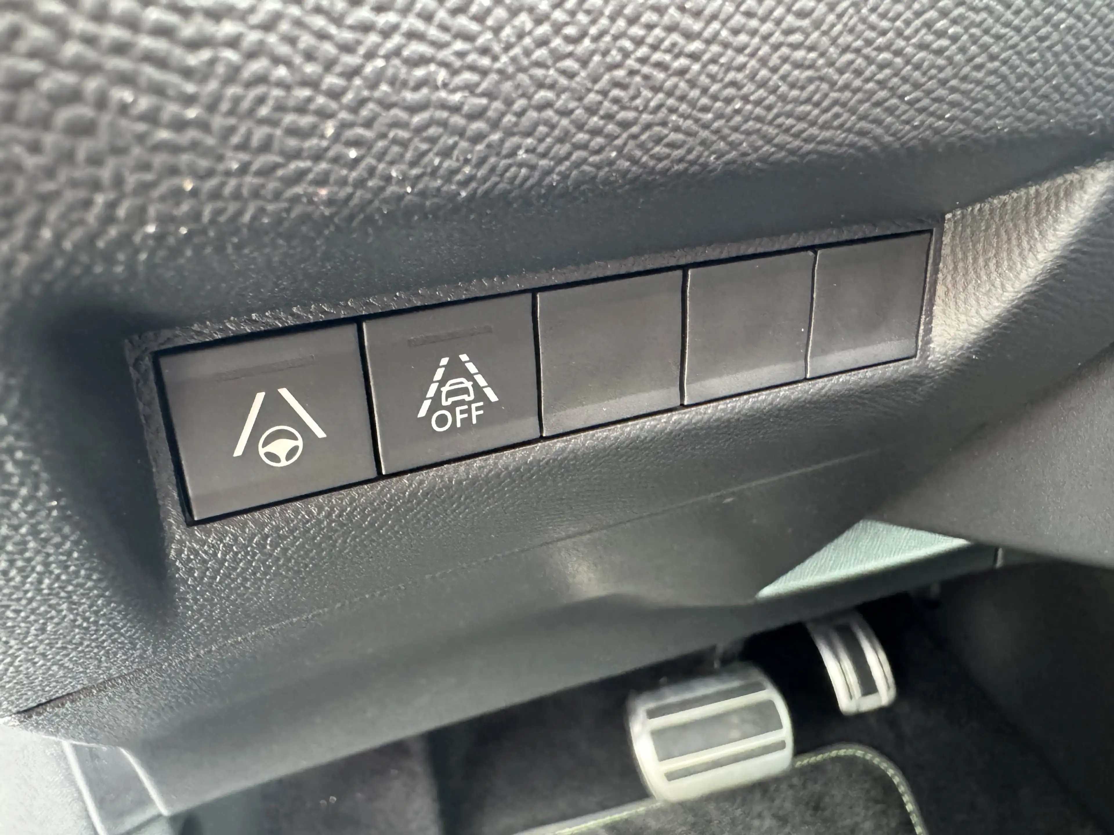 Peugeot e-208 GT Pack 136PS | Sitzheizung | Glasdach — photo 15