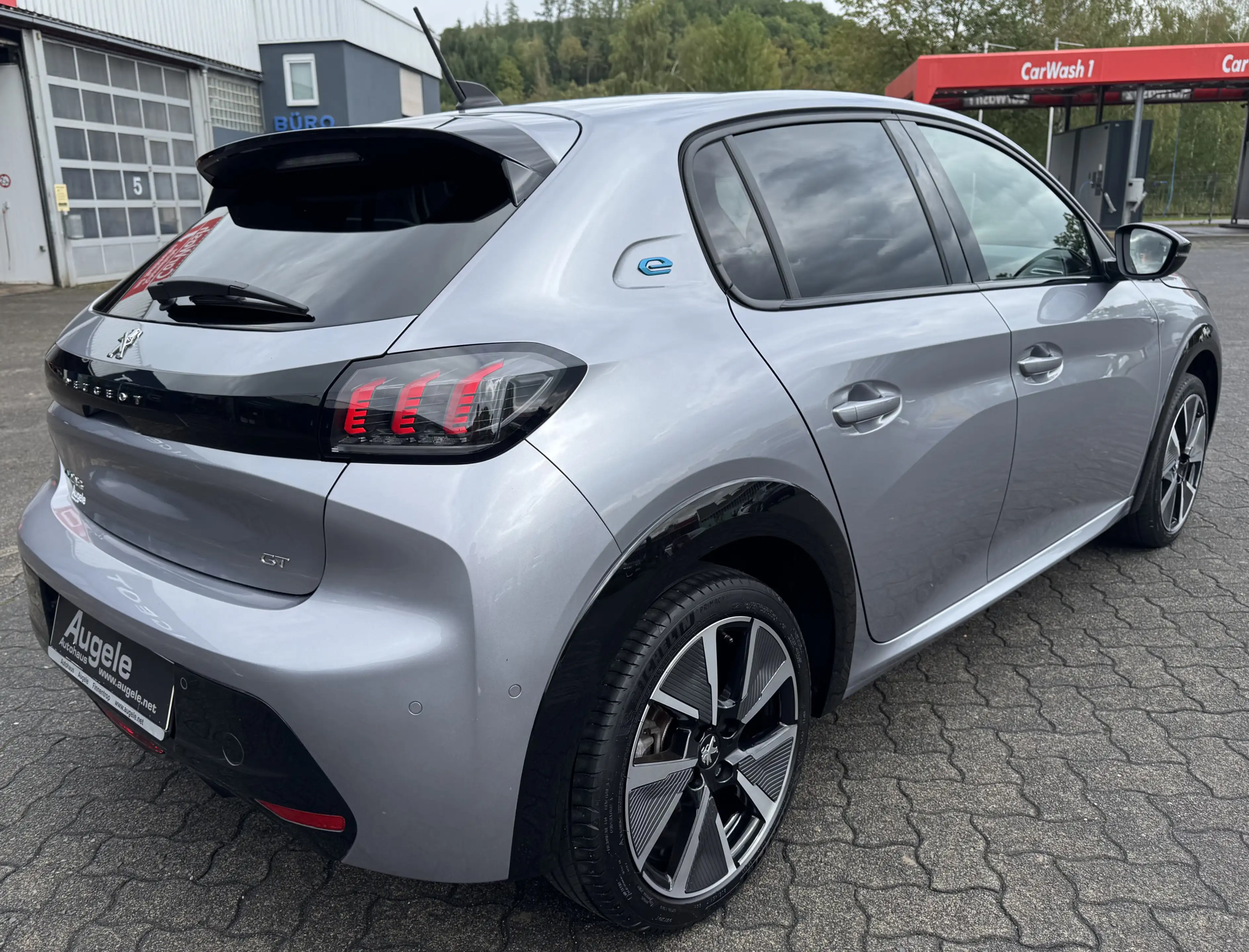 Peugeot e-208 GT Pack 136PS | Sitzheizung | Glasdach — photo 6