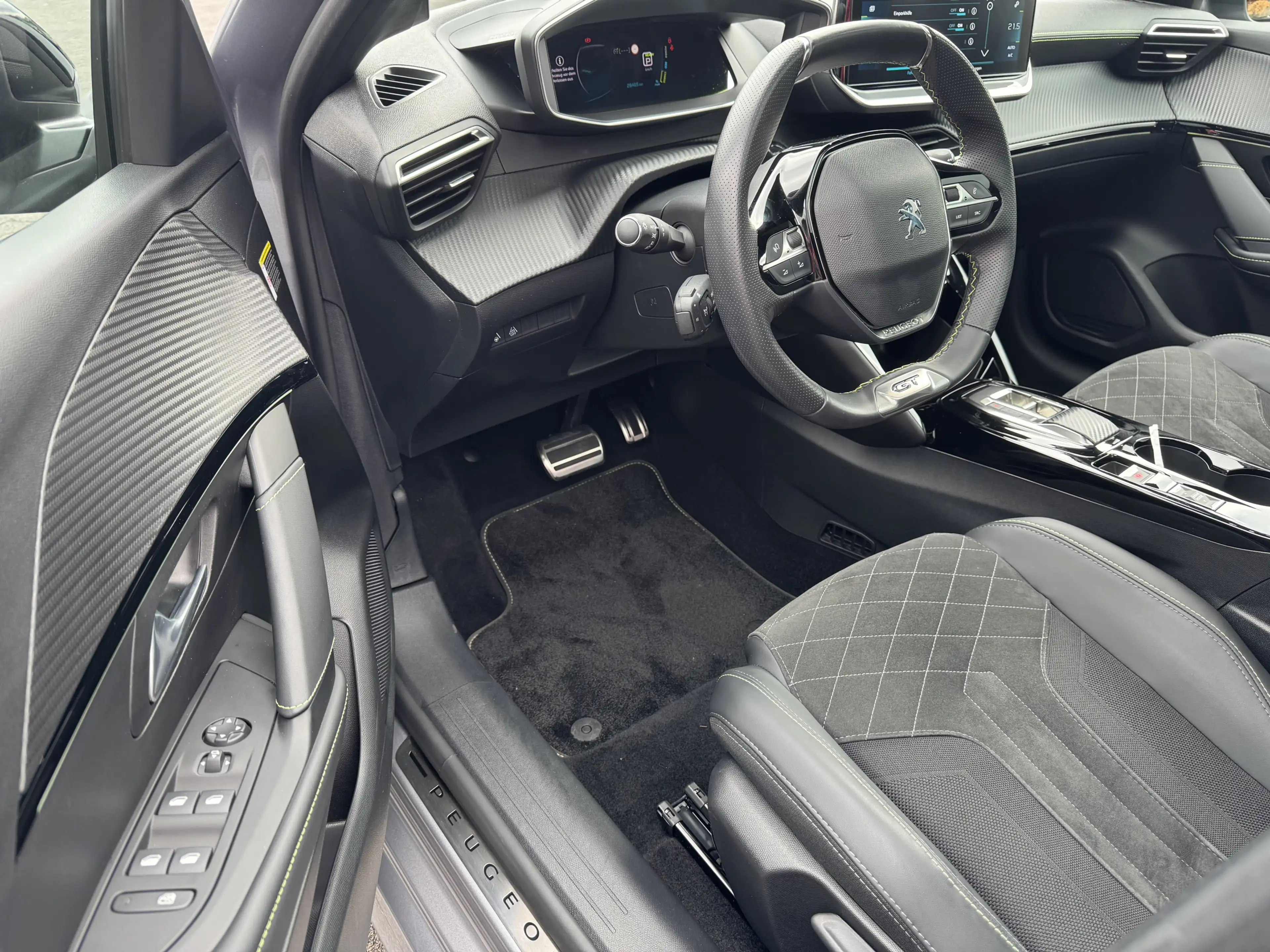Peugeot e-208 GT Pack 136PS | Sitzheizung | Glasdach — photo 12