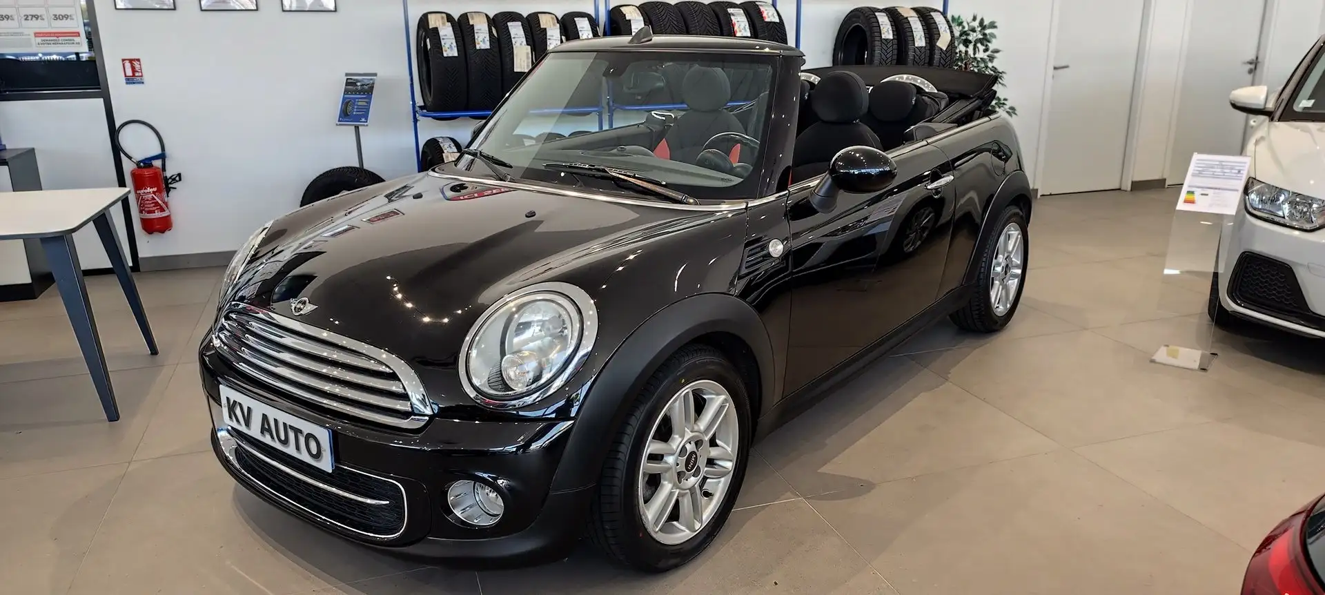 MINI Cooper D Cabrio MINI CABRIO COOPER D 112ch Pack Chili BVA crna - 2