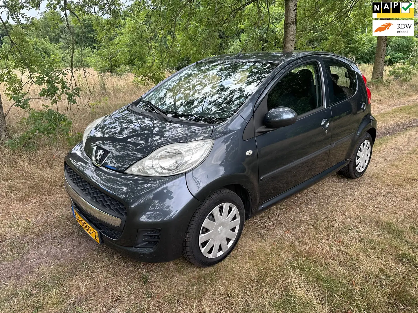 Peugeot 107 1.0-12V Urban Move apk t/m 03-07-2026 Grijs - 1