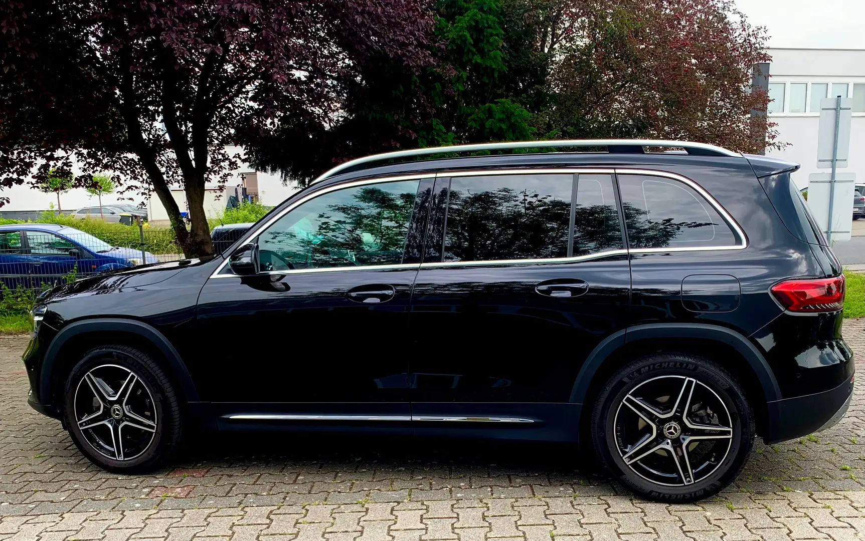 Mercedes-Benz GLB 180 8-Fach, AMG-Felgen, AHK, Garantie Schwarz - 2