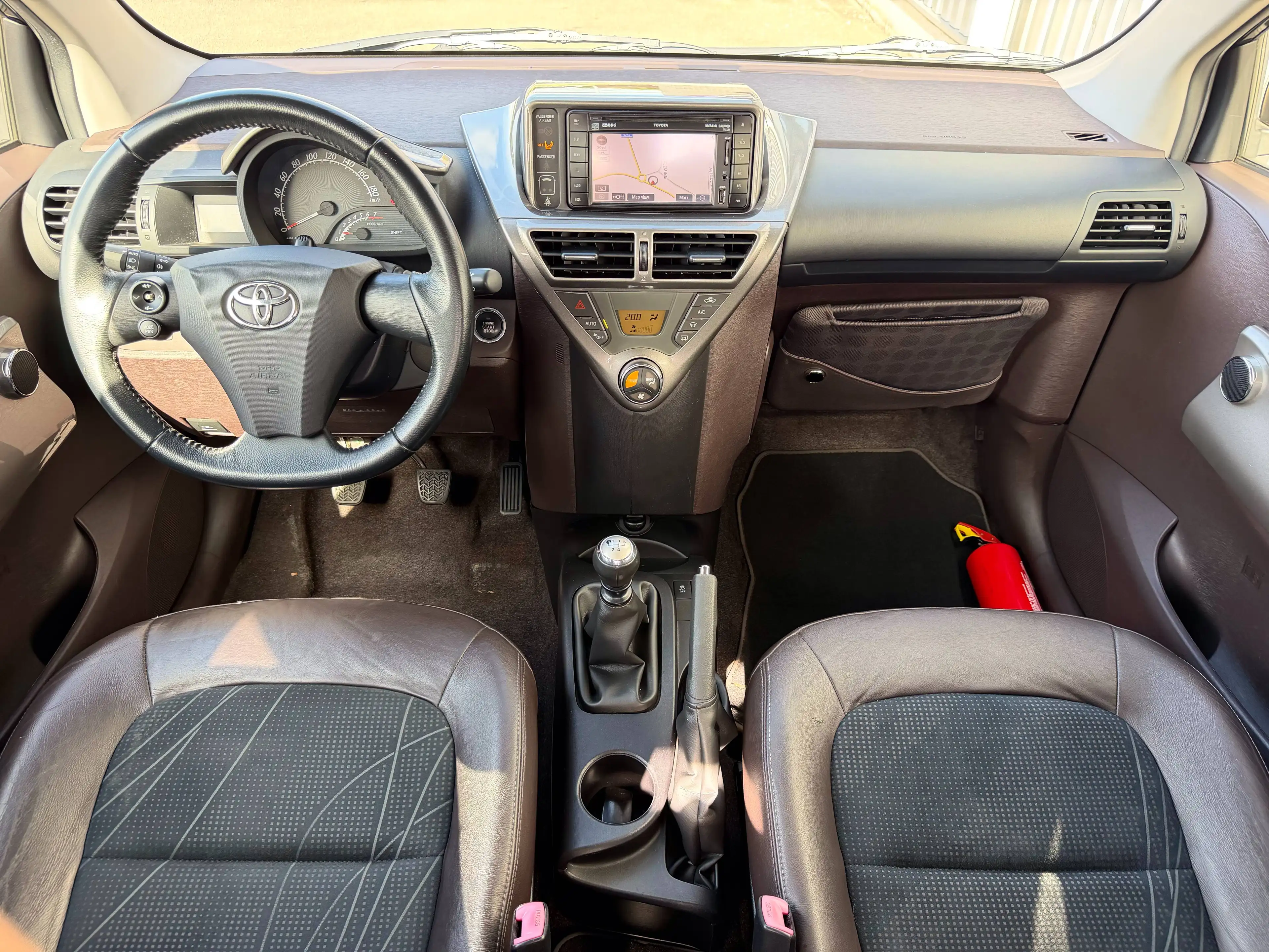 Toyota iQ 1.0i VVT-i Sol - Only 76.000 Km from new — photo 12