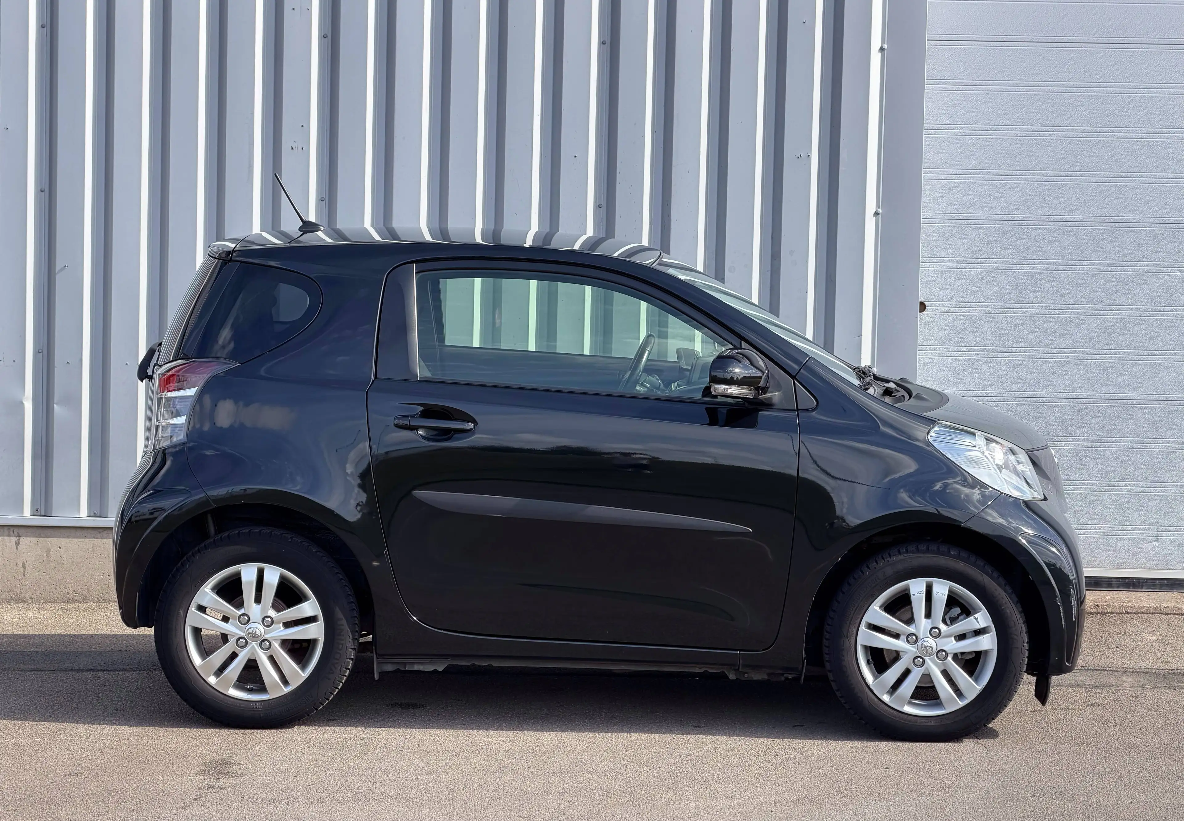 Toyota iQ 1.0i VVT-i Sol - Only 76.000 Km from new — photo 2