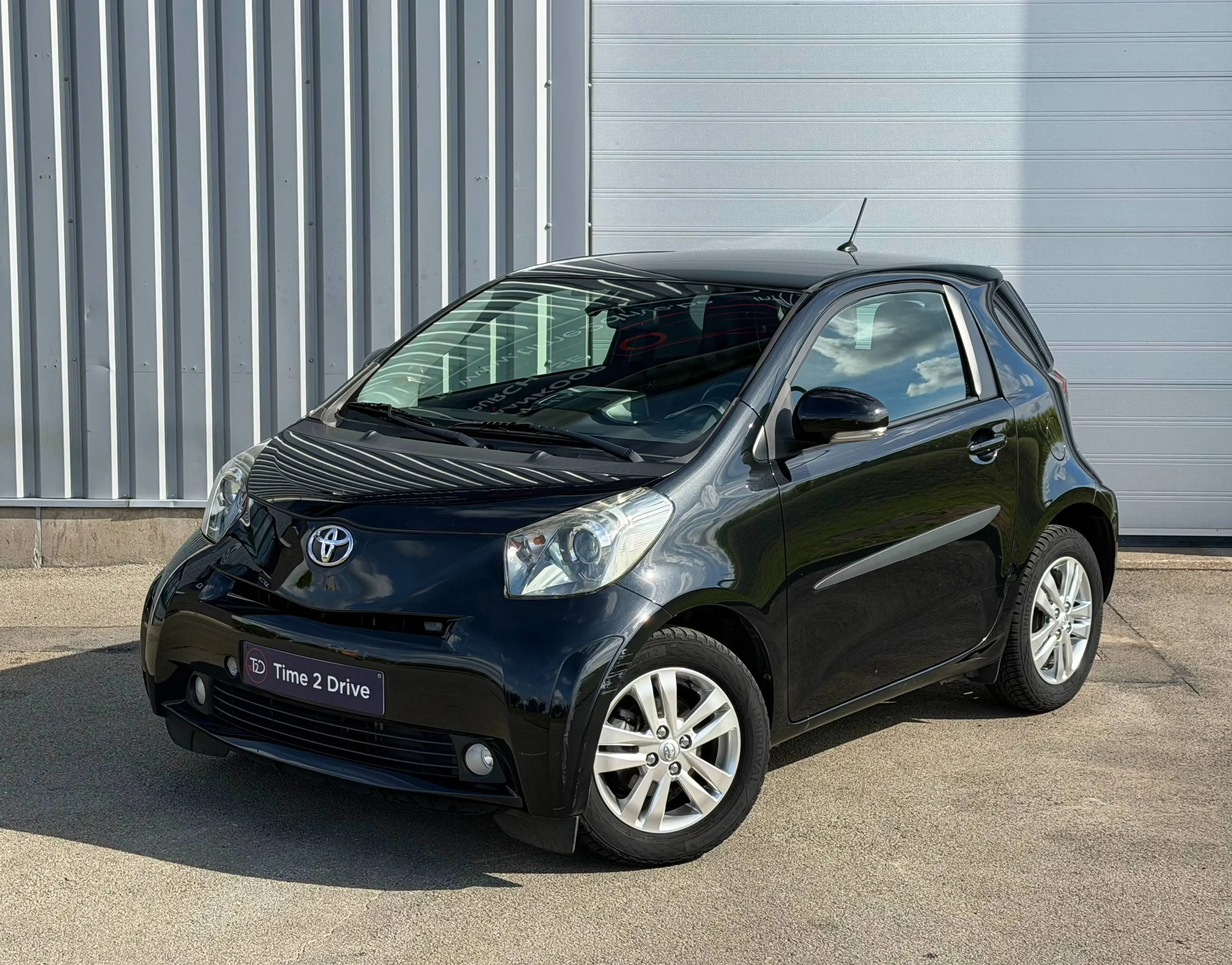 Toyota iQ 1.0i VVT-i Sol - Only 76.000 Km from new