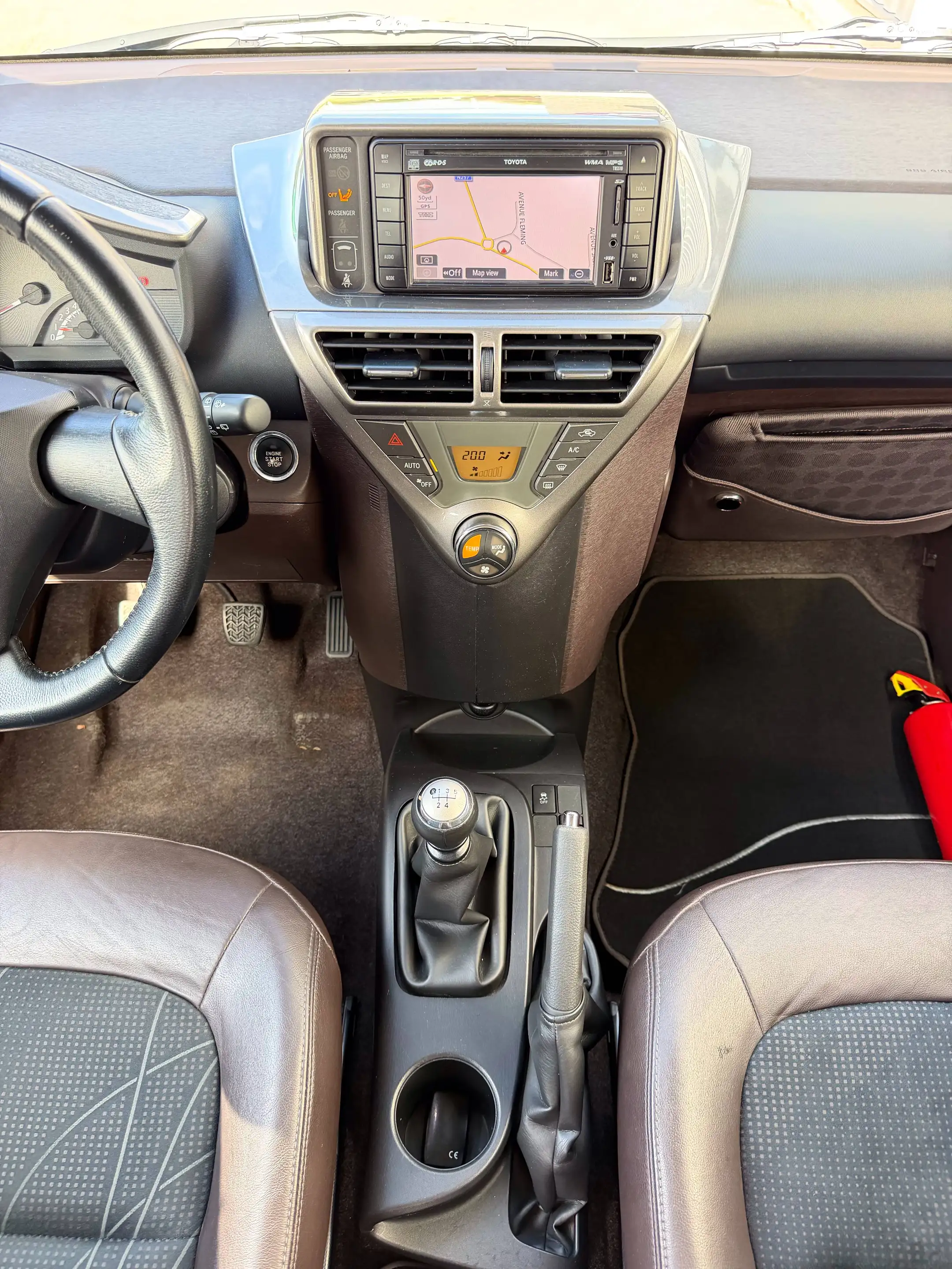 Toyota iQ 1.0i VVT-i Sol - Only 76.000 Km from new — photo 15
