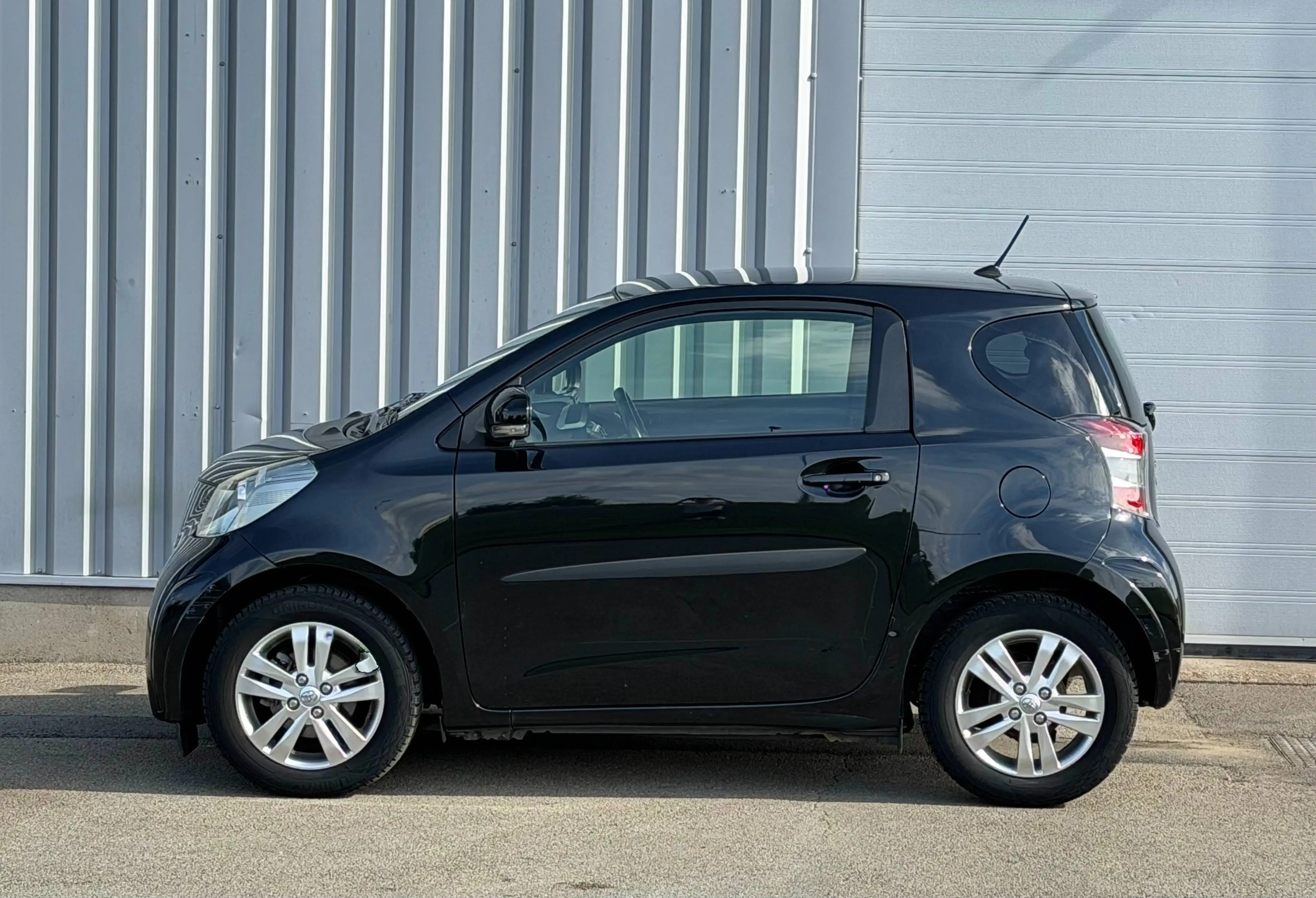 Toyota iQ 1.0i VVT-i Sol - Only 76.000 Km from new — photo 5