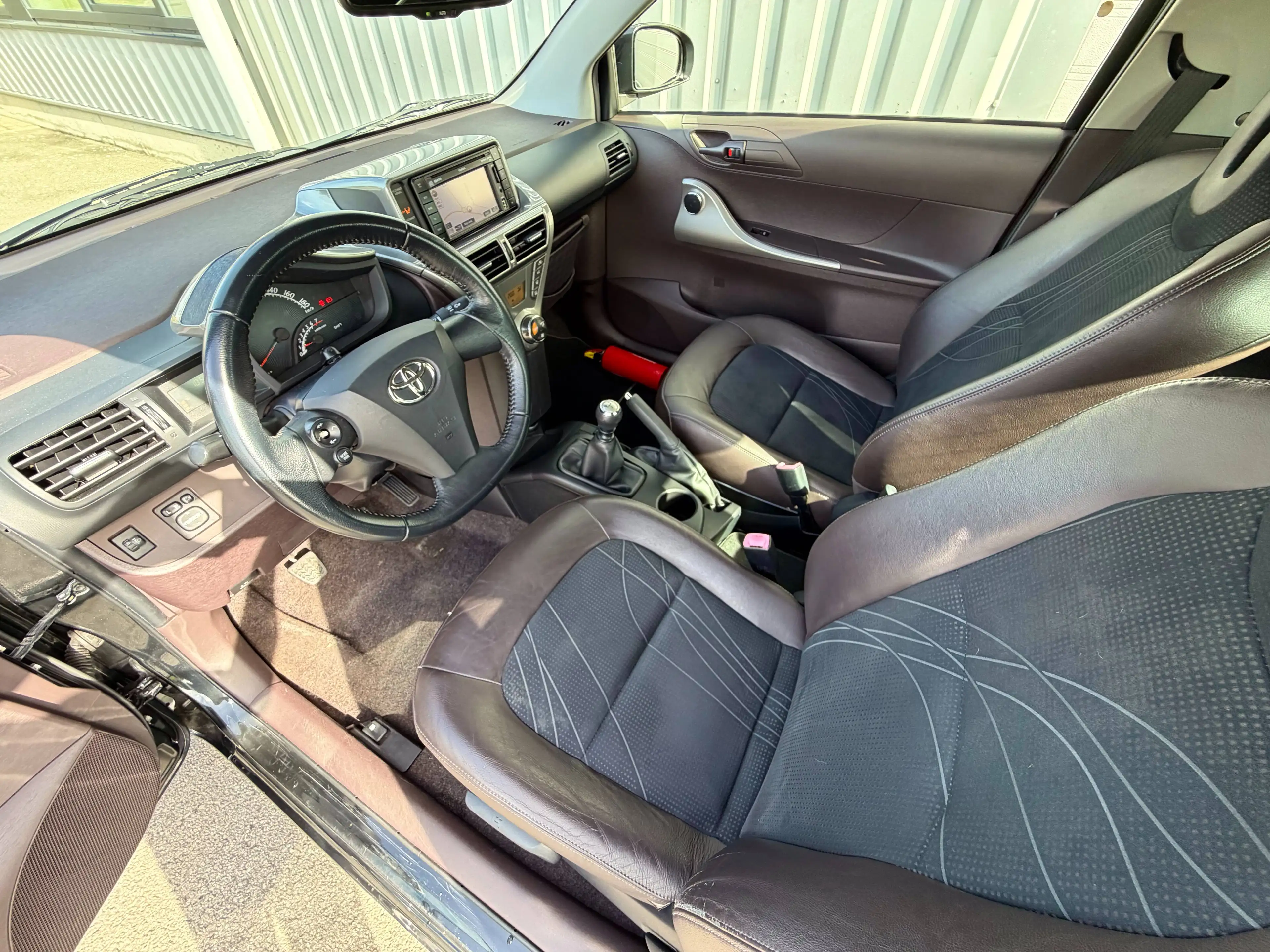 Toyota iQ 1.0i VVT-i Sol - Only 76.000 Km from new — photo 11