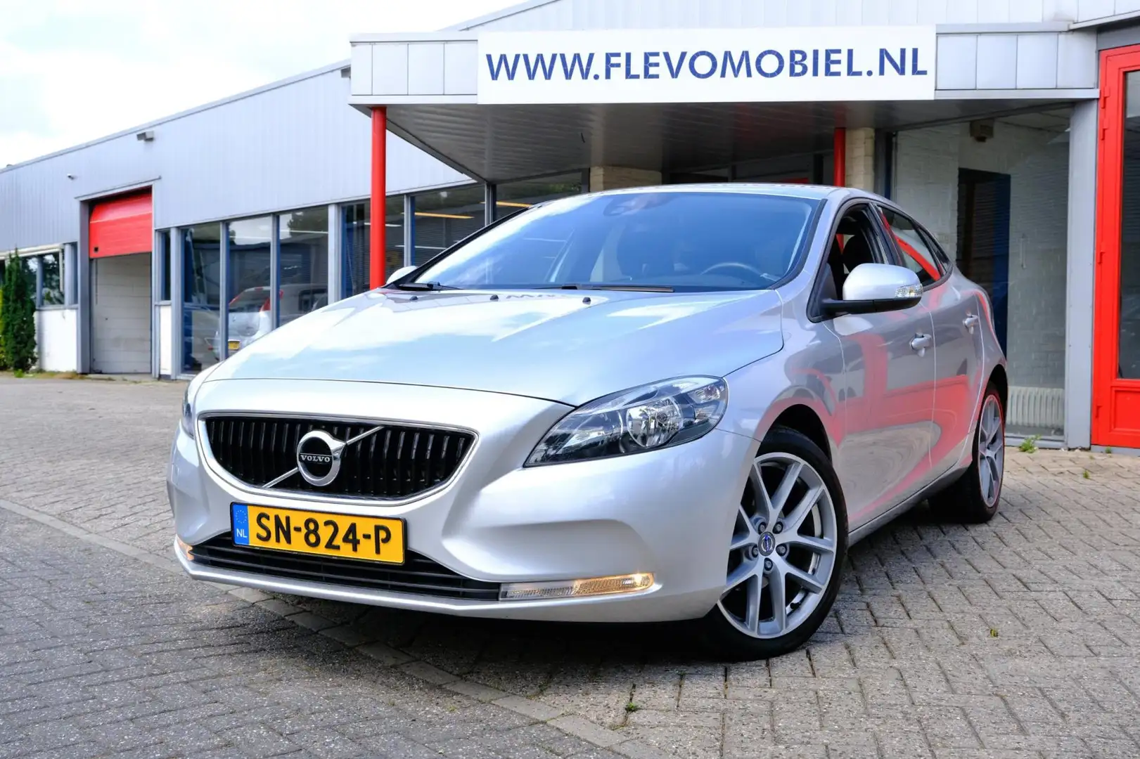 Volvo V40 2.0 D2 Kinetic Navi|Airco|LMV Сірий - 1