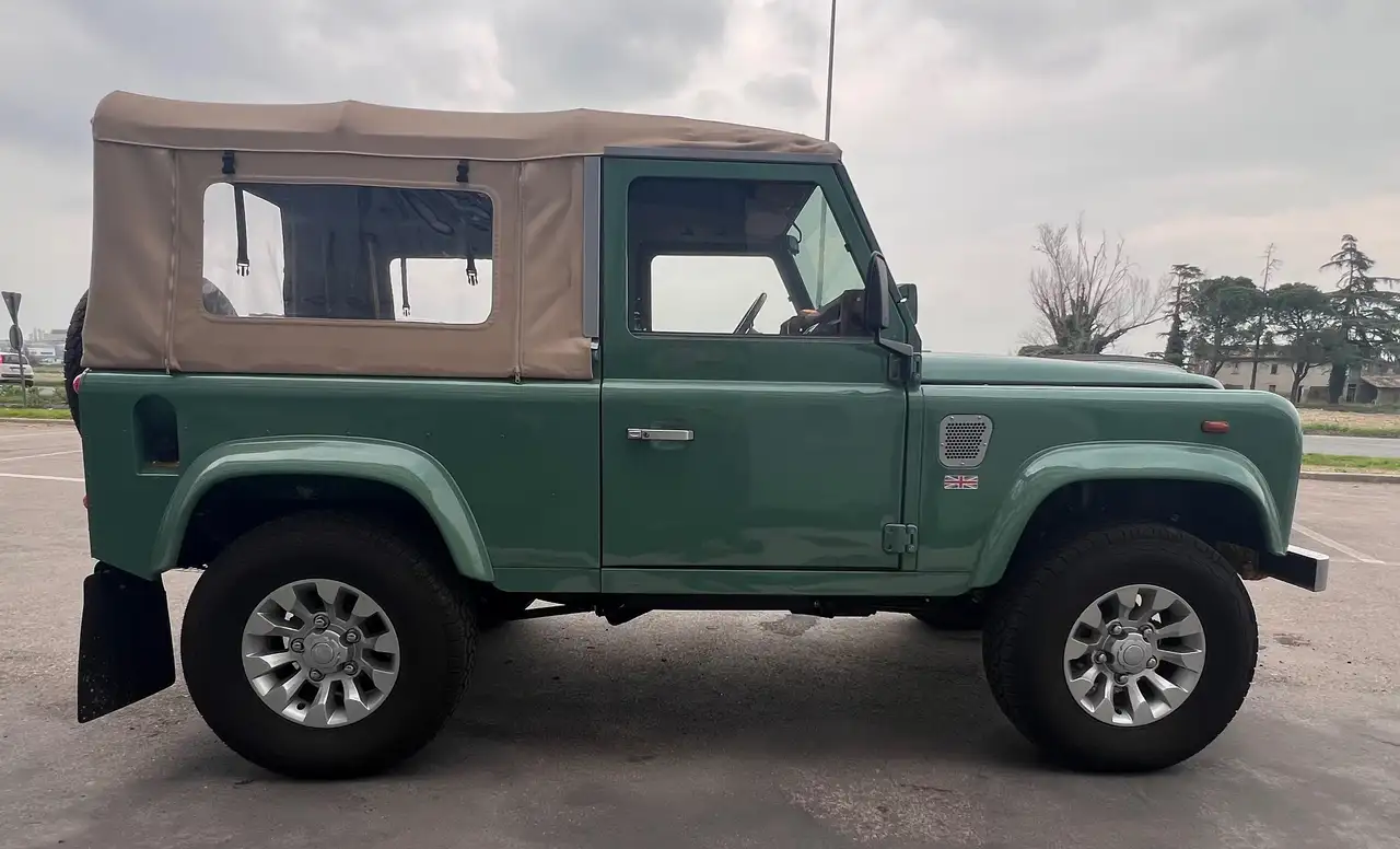 Land Rover Defender 90 2.5 td5 E SW, foto 2