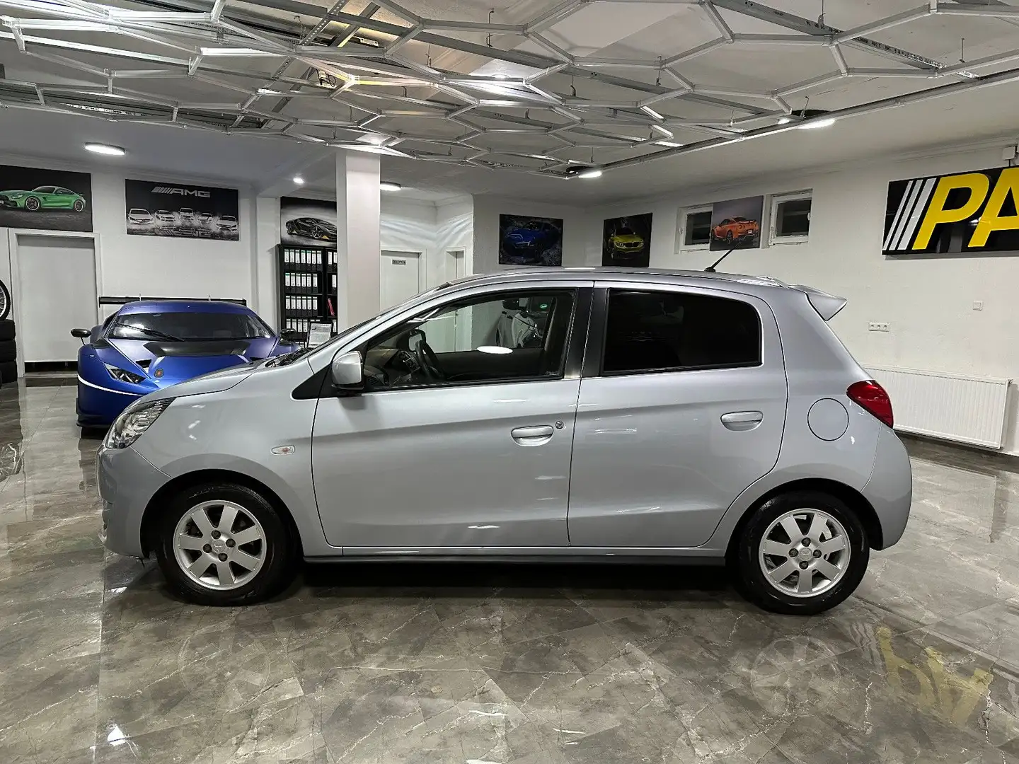 Mitsubishi Space Star 1.2 Top Automatik Klimaanlage Sitzhz Silber - 2