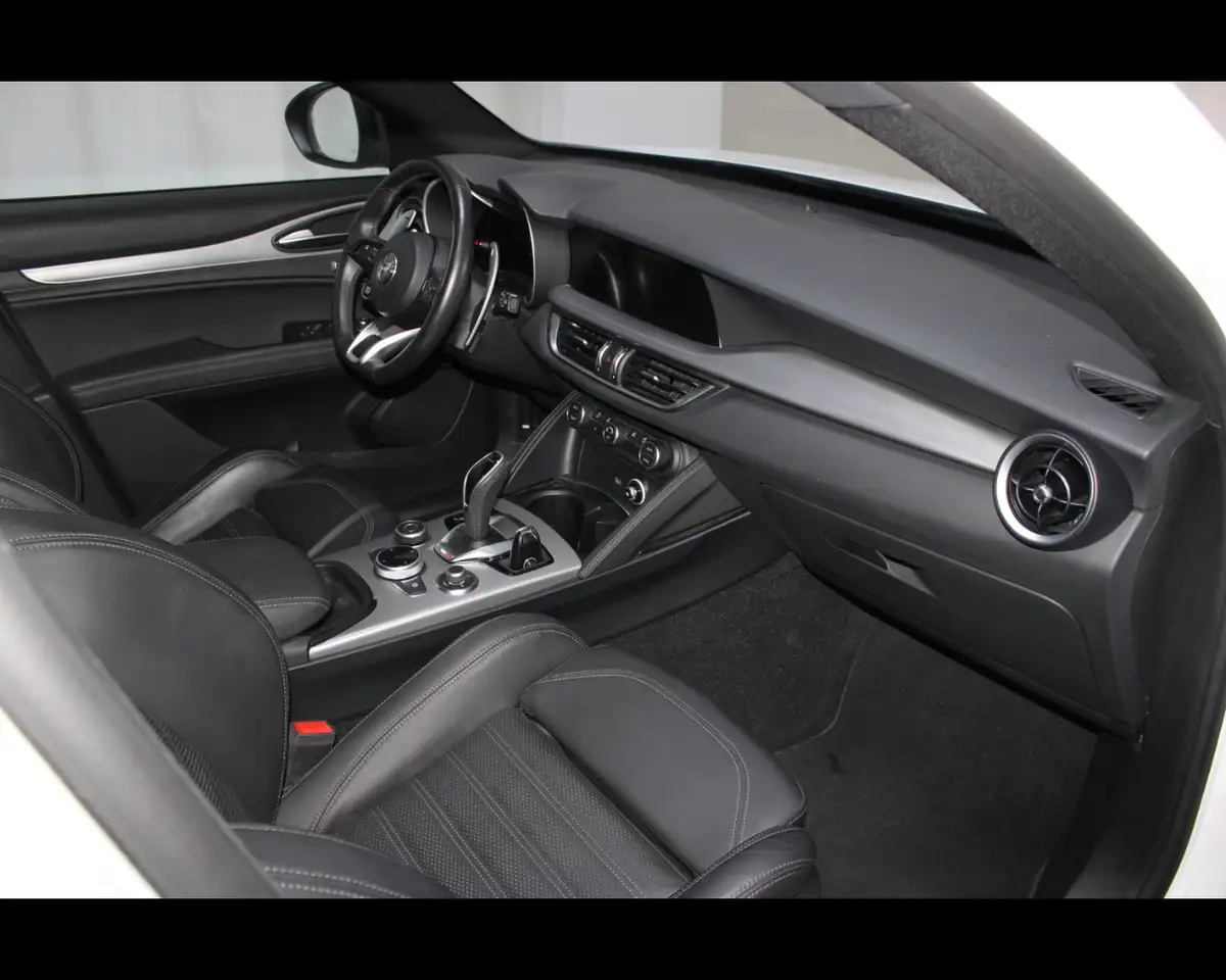 Alfa Romeo Stelvio 2024 — фото 12