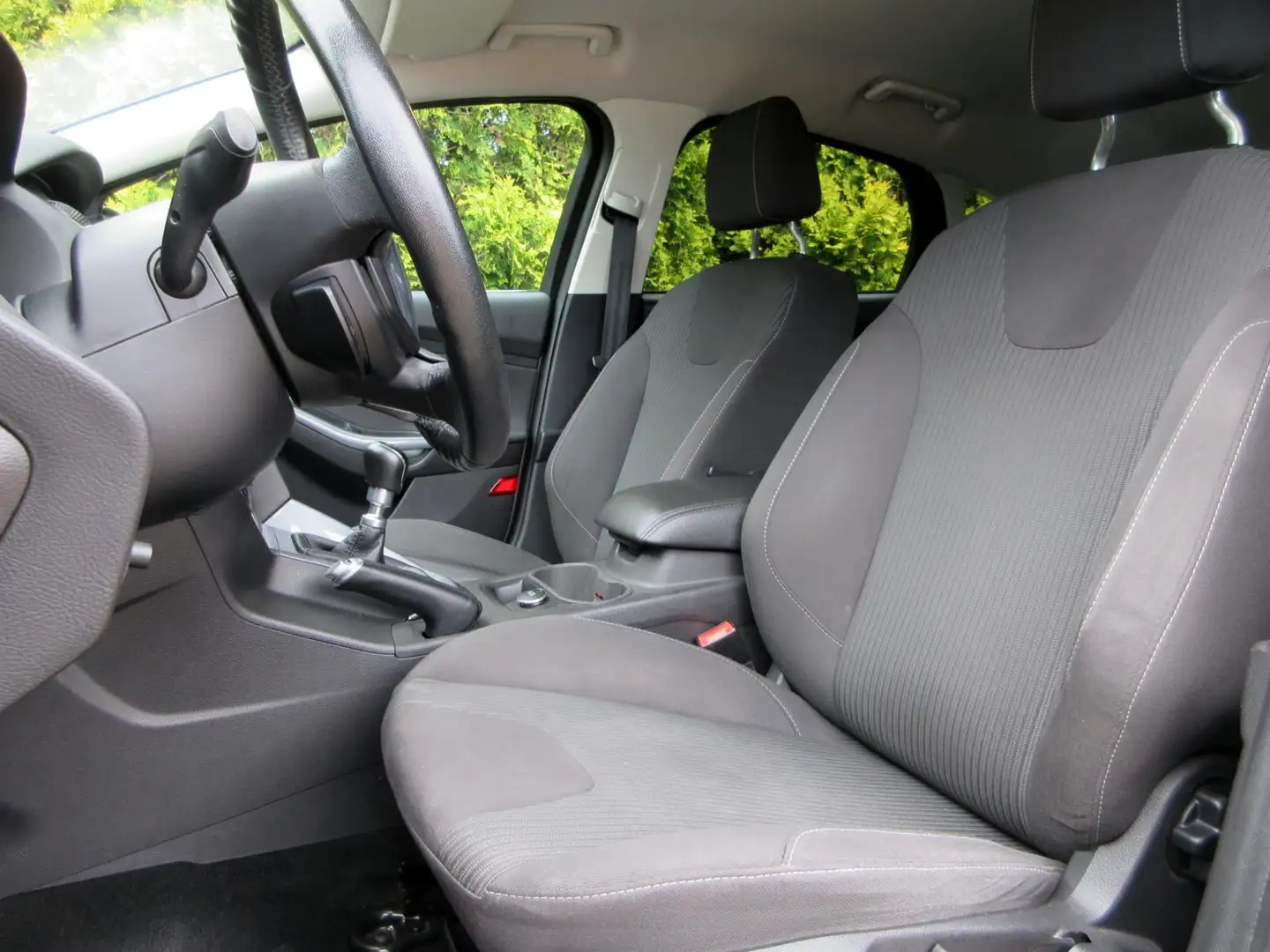Ford Focus 1.0 EcoBoost Titanium *Navi*Trekhaak*ECC* Bruin - 2