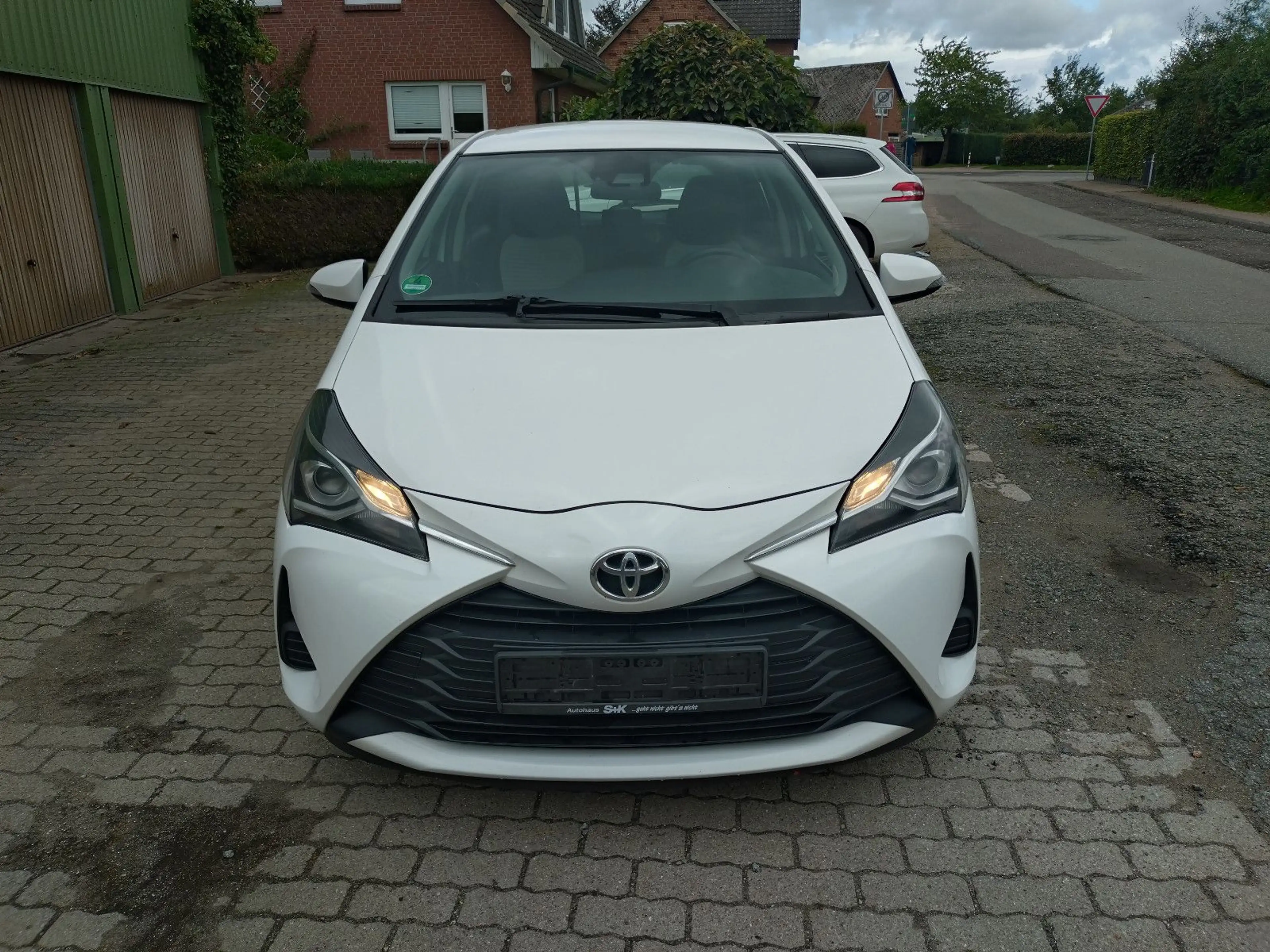 Toyota Yaris sehr gepflegt, Kamera, 5 Türen, Klima! — photo 5