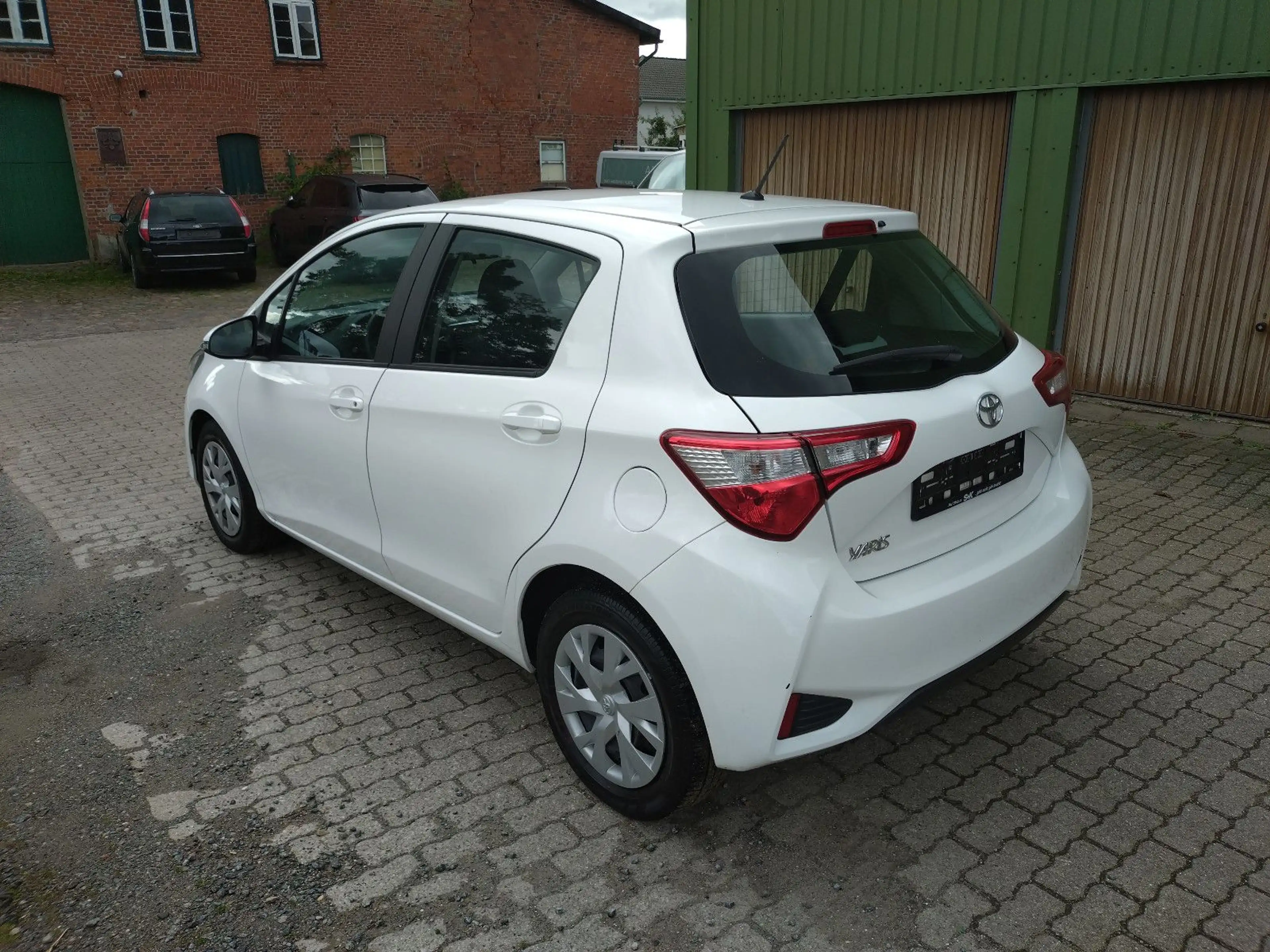Toyota Yaris sehr gepflegt, Kamera, 5 Türen, Klima! — photo 4