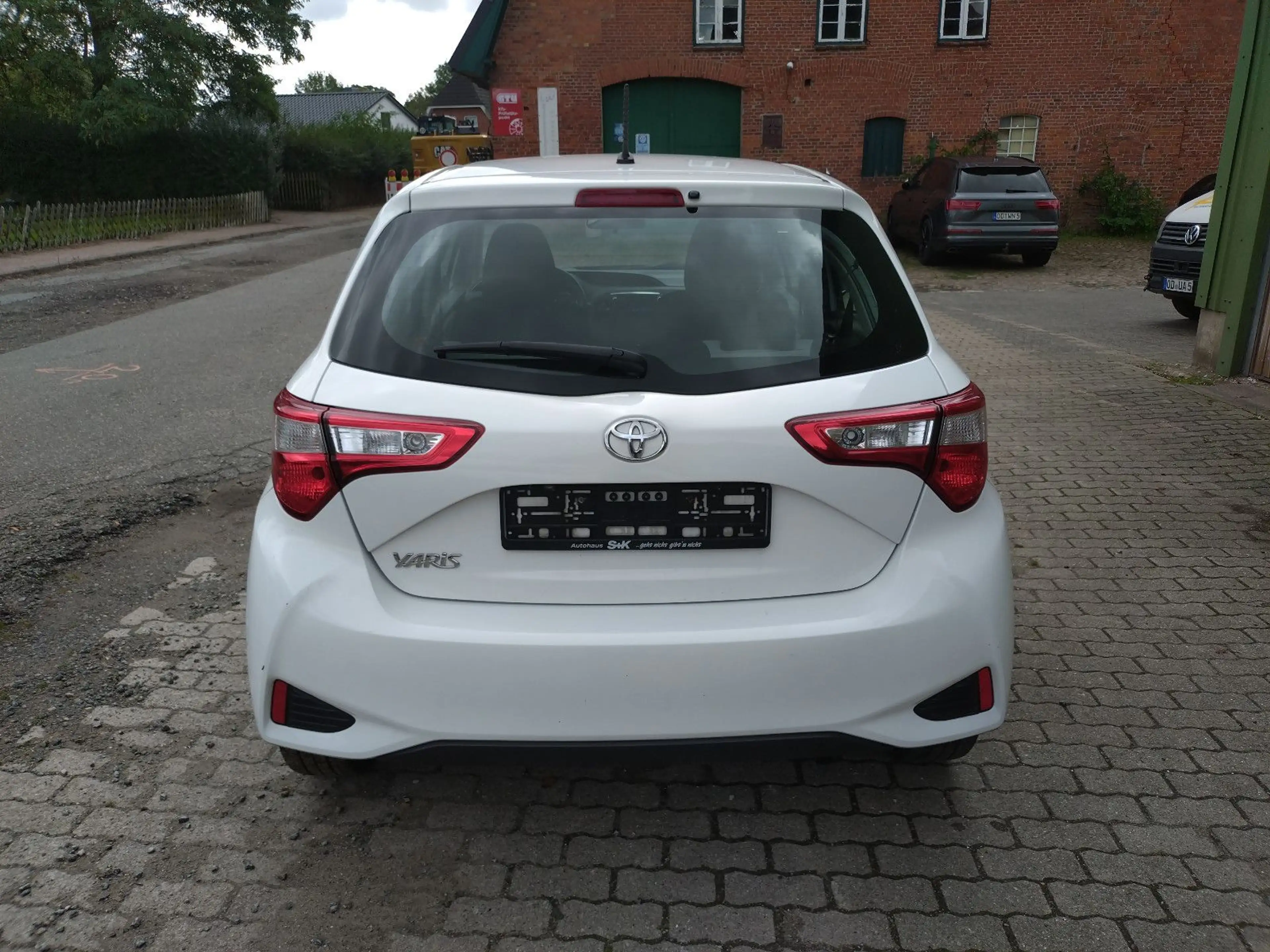 Toyota Yaris sehr gepflegt, Kamera, 5 Türen, Klima! — photo 6