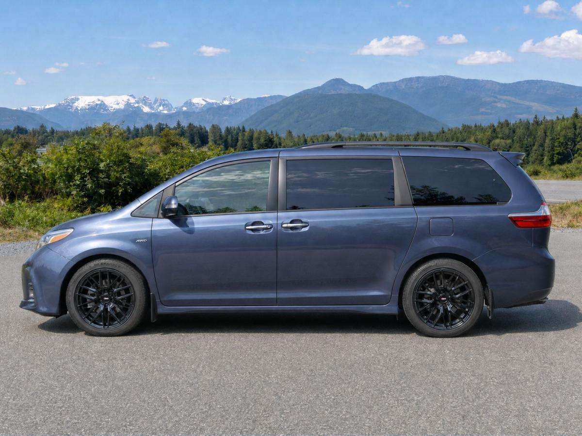 2017 Toyota Sienna XLE — снимка 1