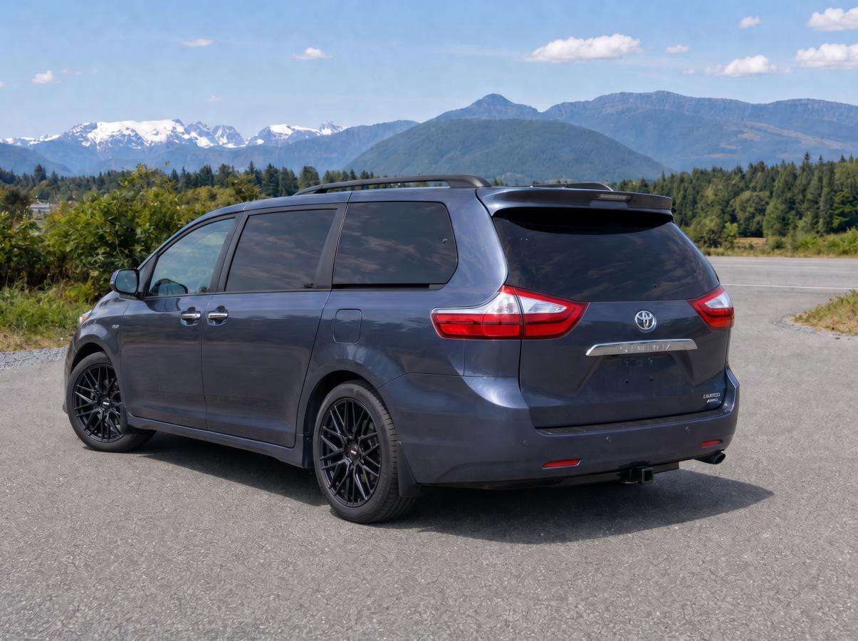 2017 Toyota Sienna XLE — снимка 1