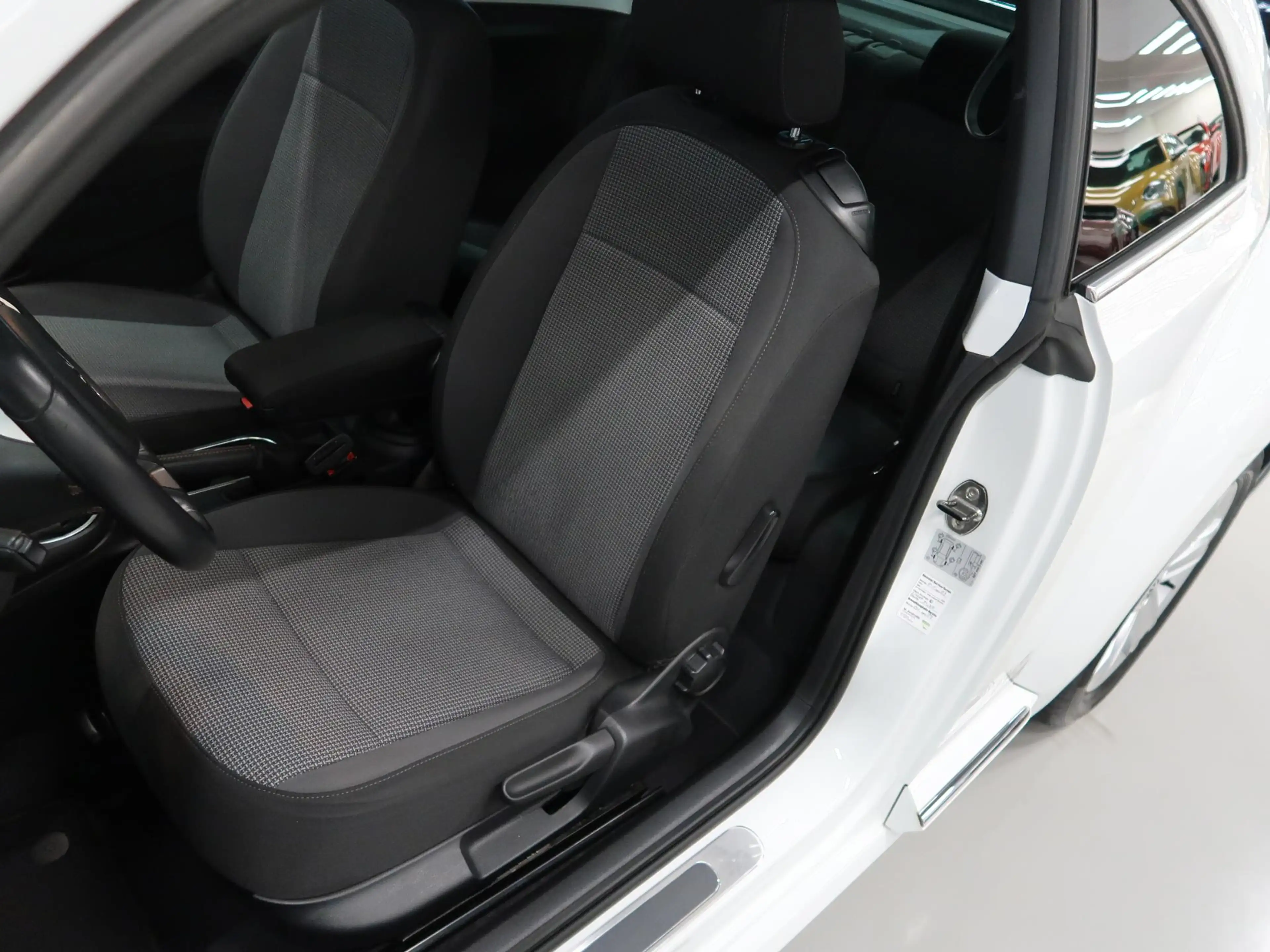 Volkswagen Beetle 1.2 TSI CUP Panoramadak Airco-ecc Navigatie 20 inc — photo 38