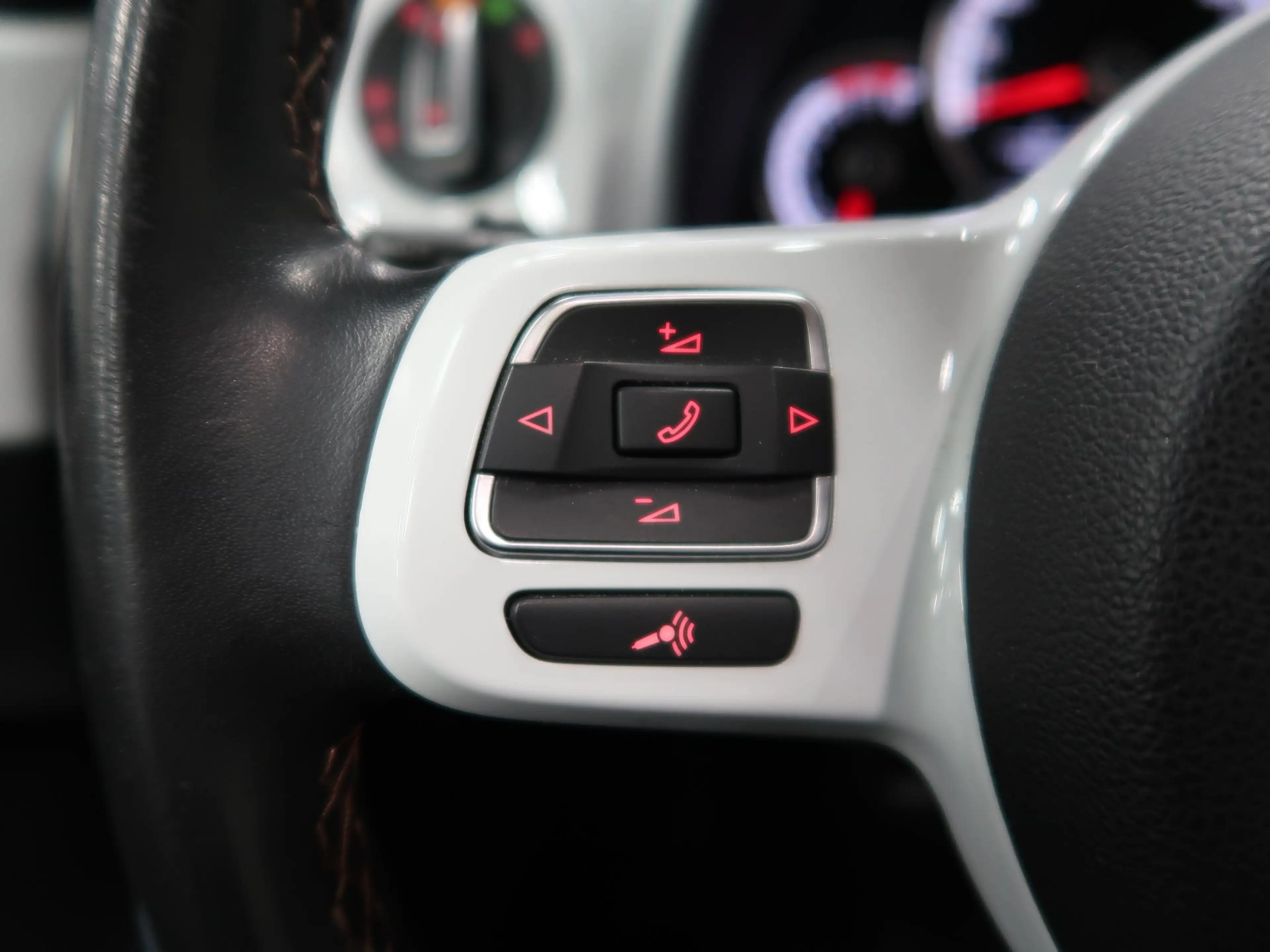 Volkswagen Beetle 1.2 TSI CUP Panoramadak Airco-ecc Navigatie 20 inc — photo 42