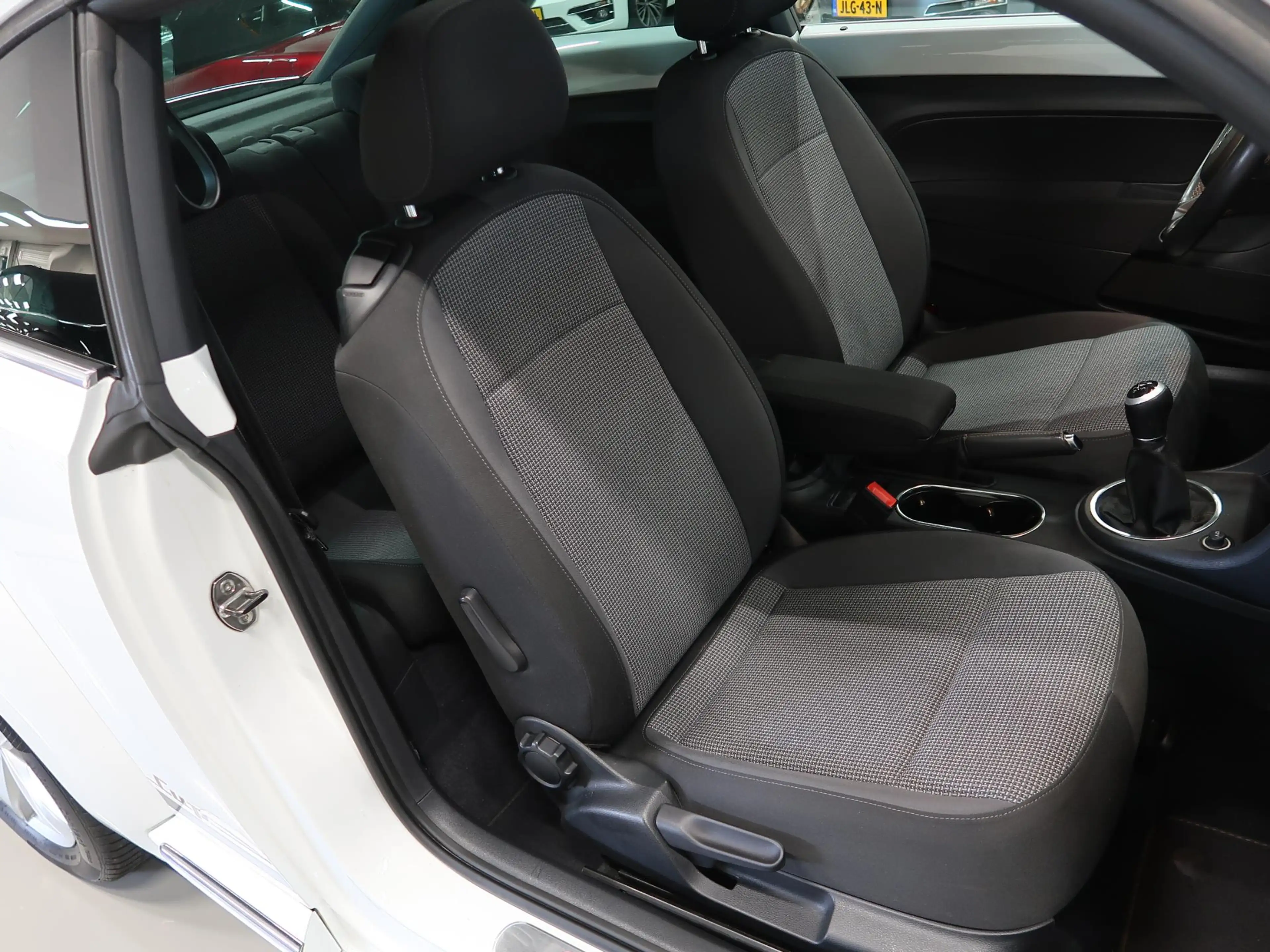 Volkswagen Beetle 1.2 TSI CUP Panoramadak Airco-ecc Navigatie 20 inc — photo 30