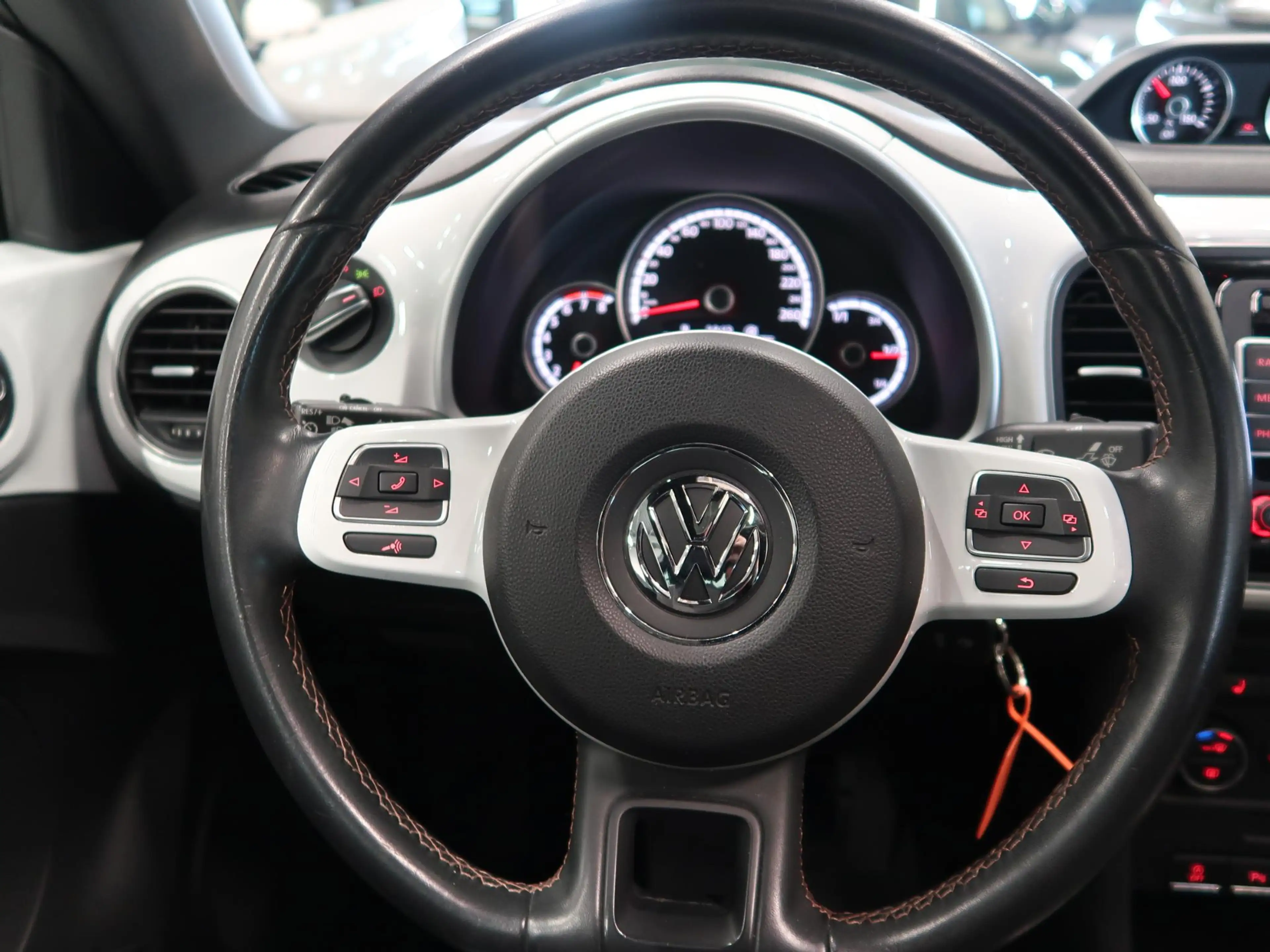 Volkswagen Beetle 1.2 TSI CUP Panoramadak Airco-ecc Navigatie 20 inc — photo 18