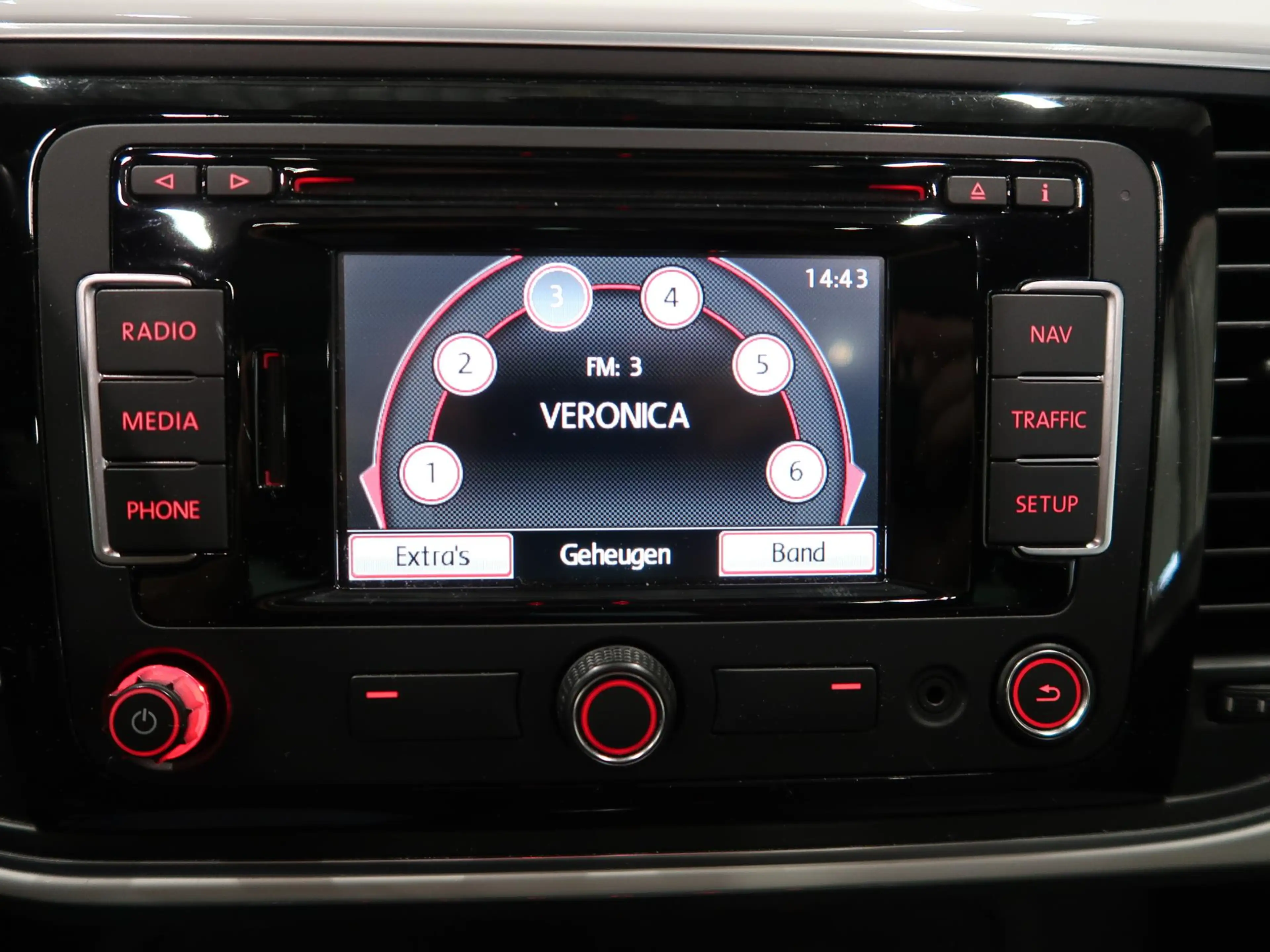 Volkswagen Beetle 1.2 TSI CUP Panoramadak Airco-ecc Navigatie 20 inc — photo 49