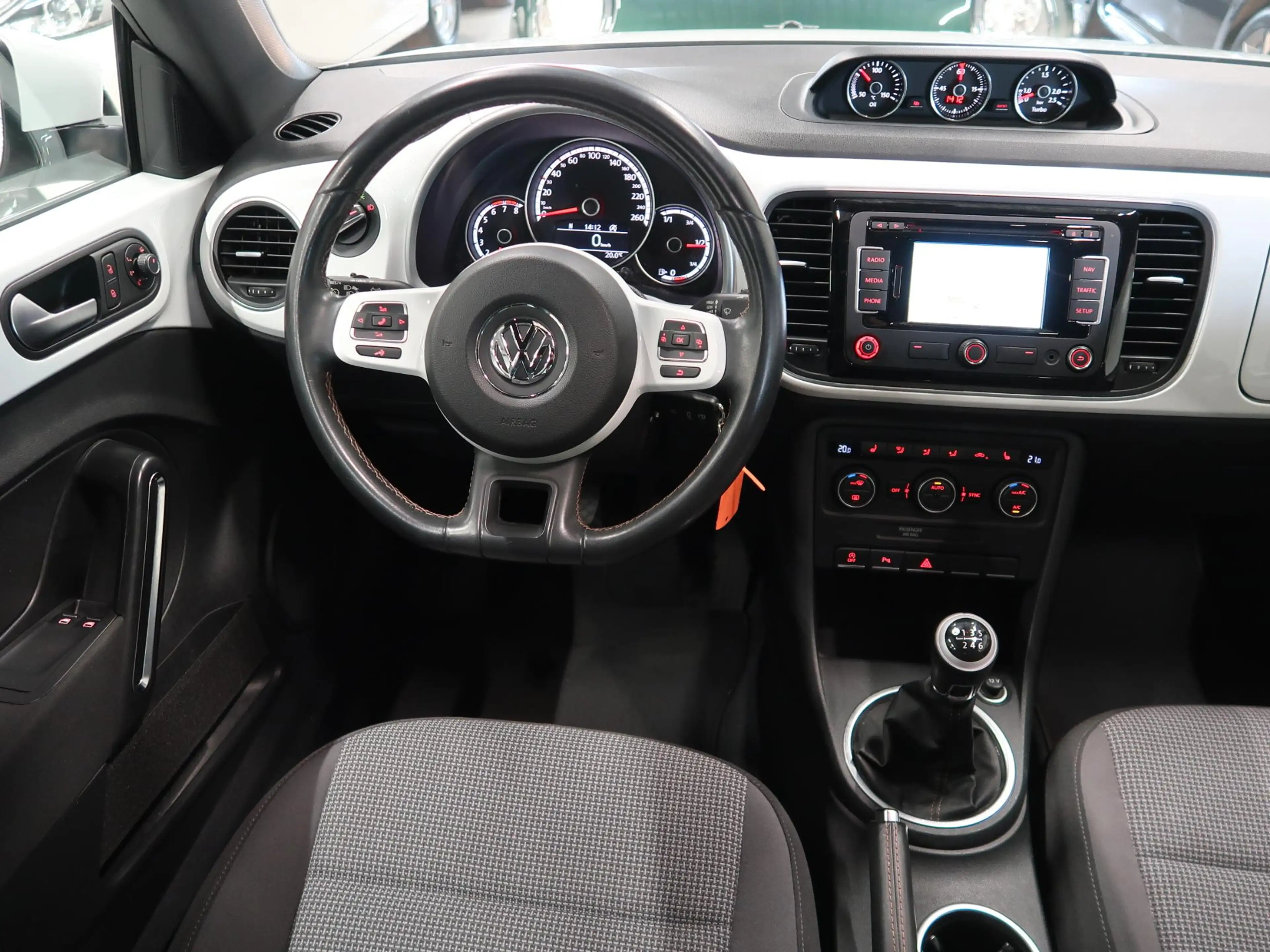 Volkswagen Beetle 1.2 TSI CUP Panoramadak Airco-ecc Navigatie 20 inc — photo 5