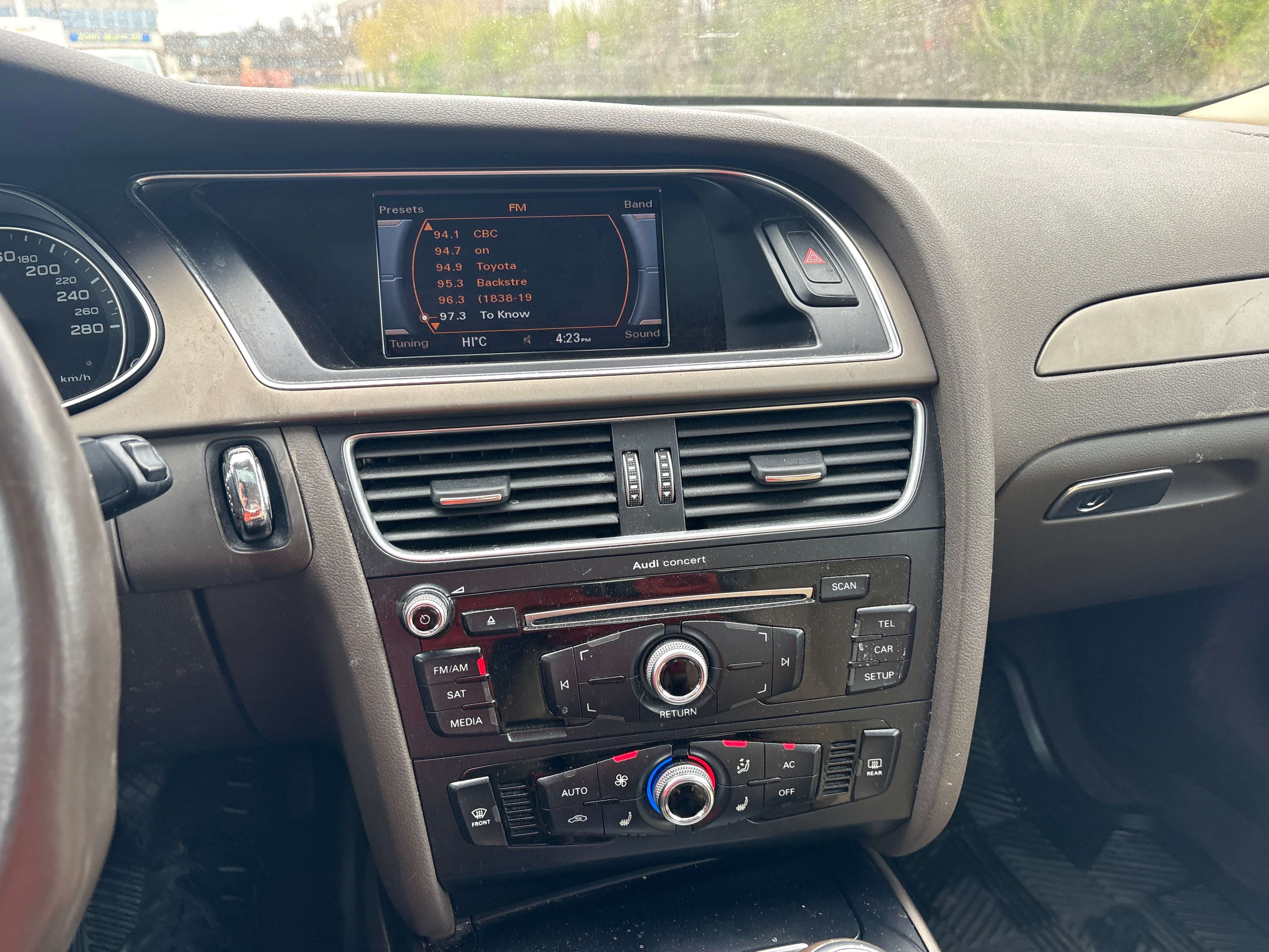 2014 Audi A4 Premium thumb 9