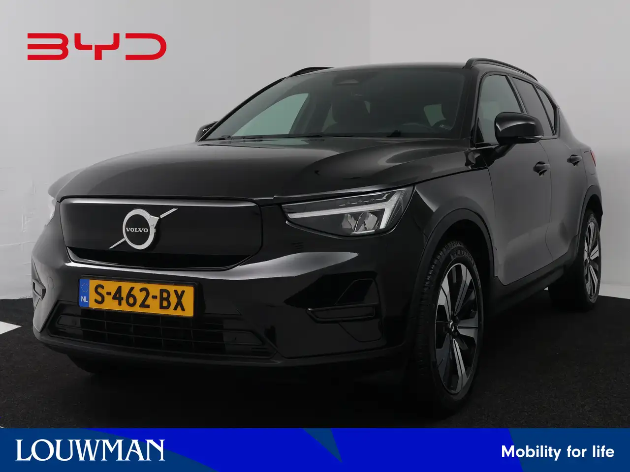 Volvo XC40 Recharge Core — photo 1 of 34