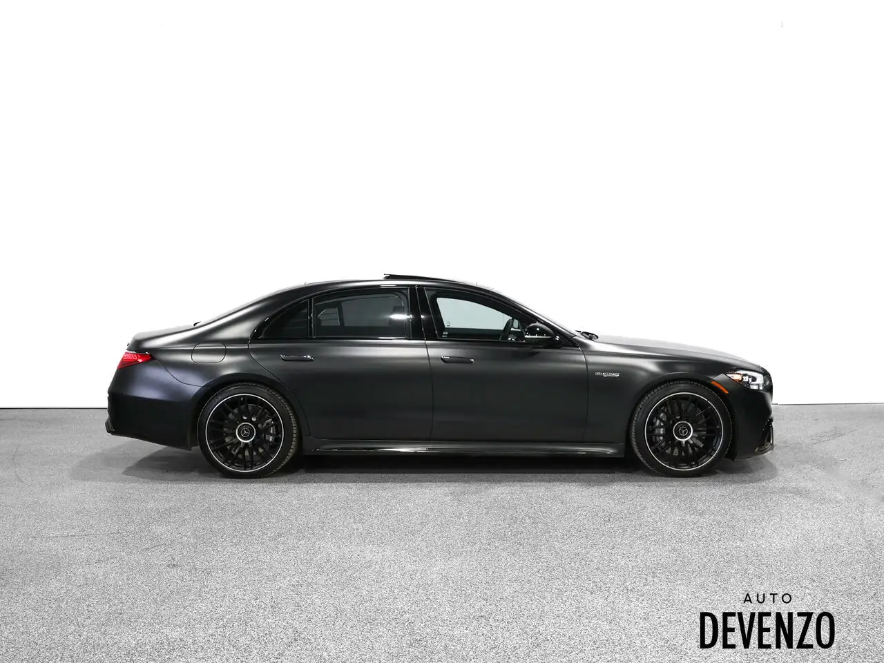 Mercedes-Benz S-Class снимка Mercedes-Benz S-Class
