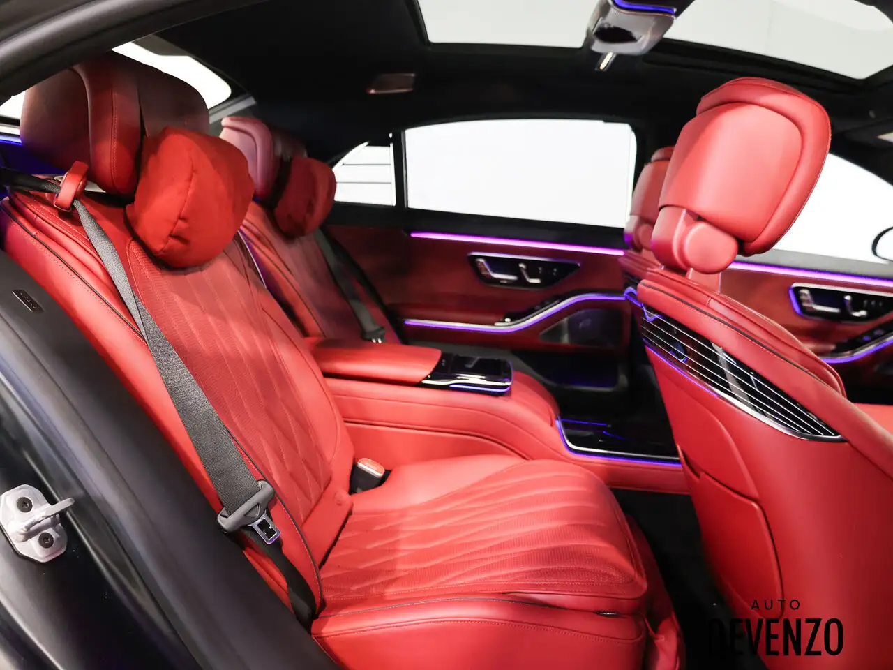 Mercedes-Benz S-Class снимка Mercedes-Benz S-Class