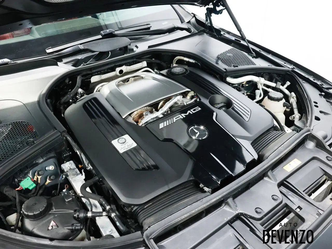 Mercedes-Benz S-Class снимка Mercedes-Benz S-Class