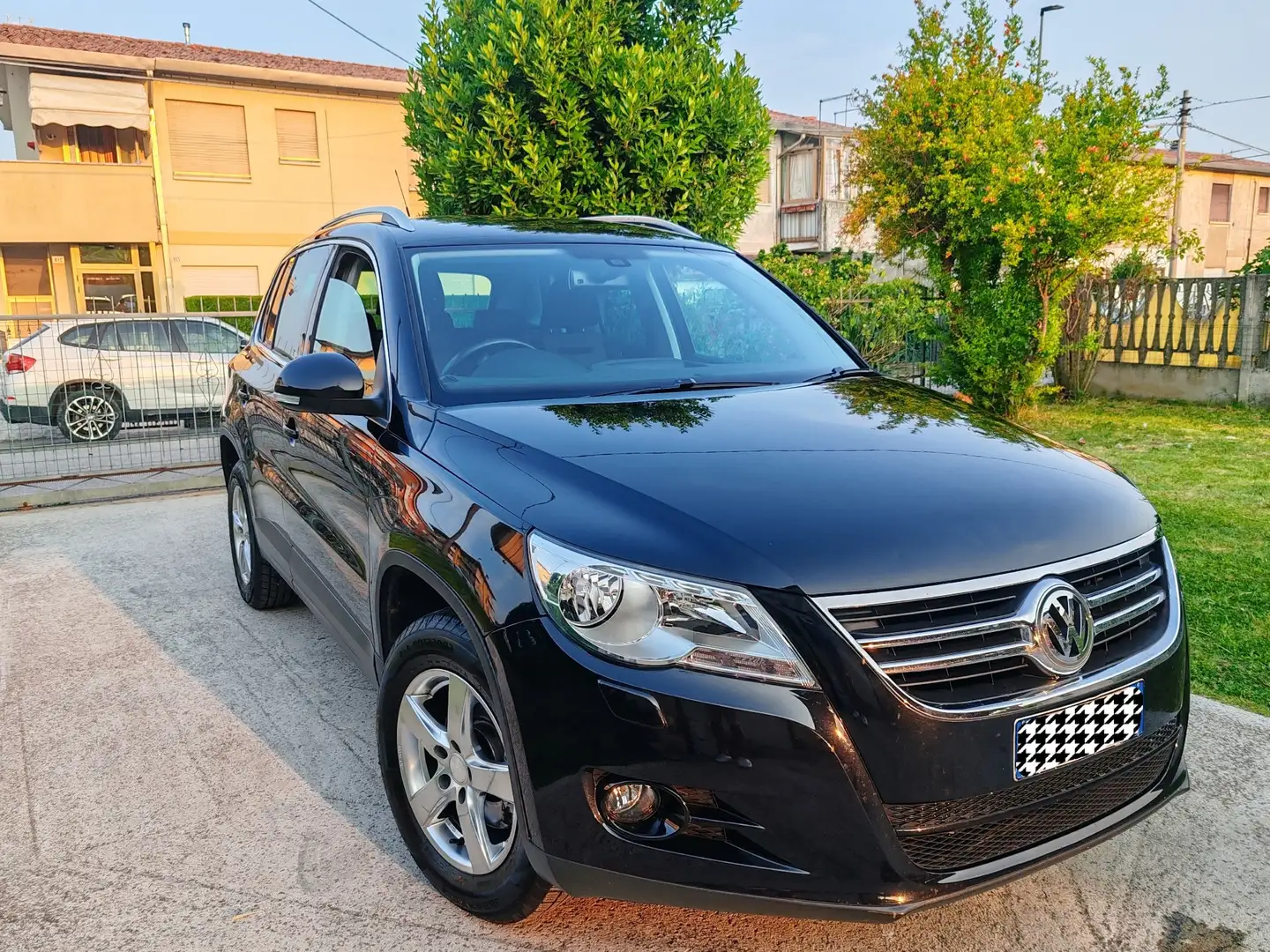 Volkswagen Tiguan 2.0 tdi 4x4 + Gancio traino - 1