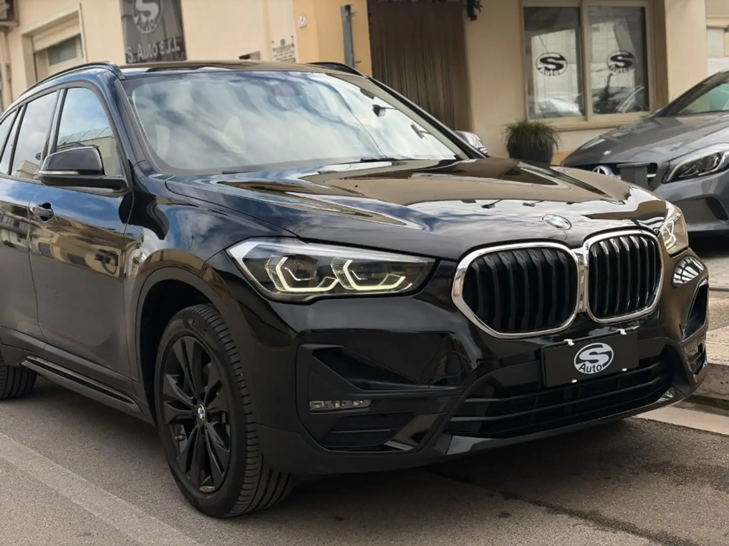 BMW X1 sDrive18d Sport *Pelle*Led* Schwarz - 2