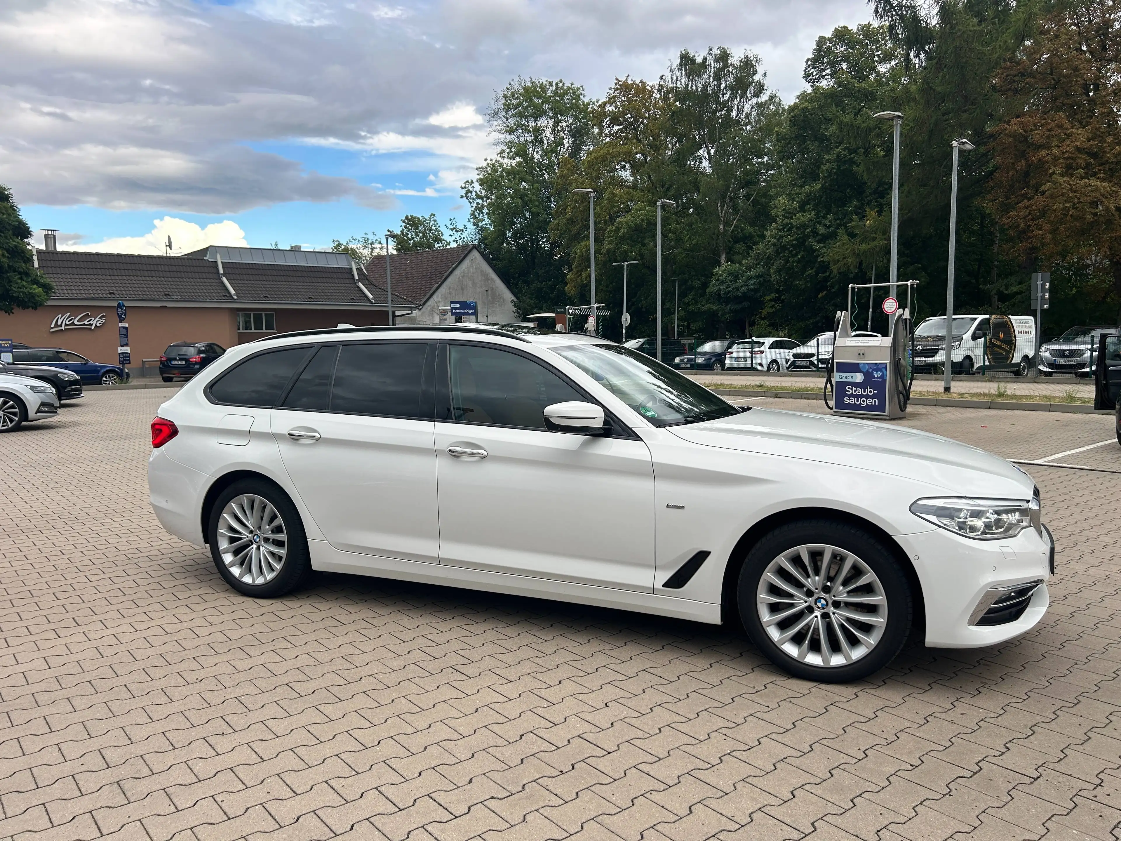 BMW 540 540 d xDrive Luxury Line *Purer Luxus!*Softclose*Massage*360*Pano*Lhz*Sthz*ACC*HeadUp — photo 11
